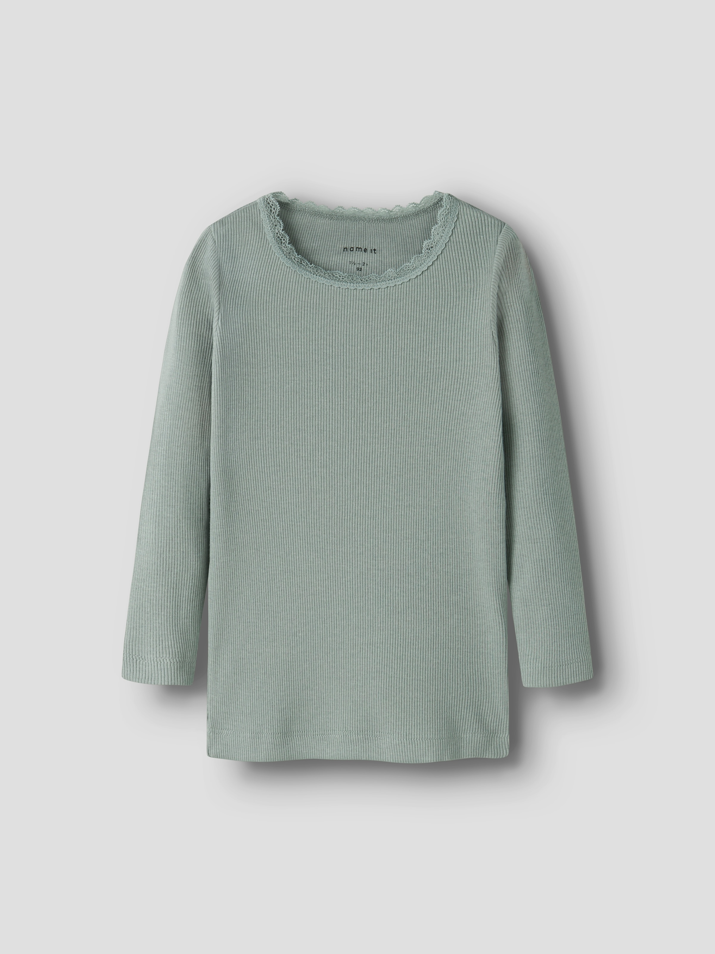 Name It Langarmshirt »NMFKAB LS TOP NOOS«, in Feinripp und mit süßer Spitzenkante am Ausschnitt