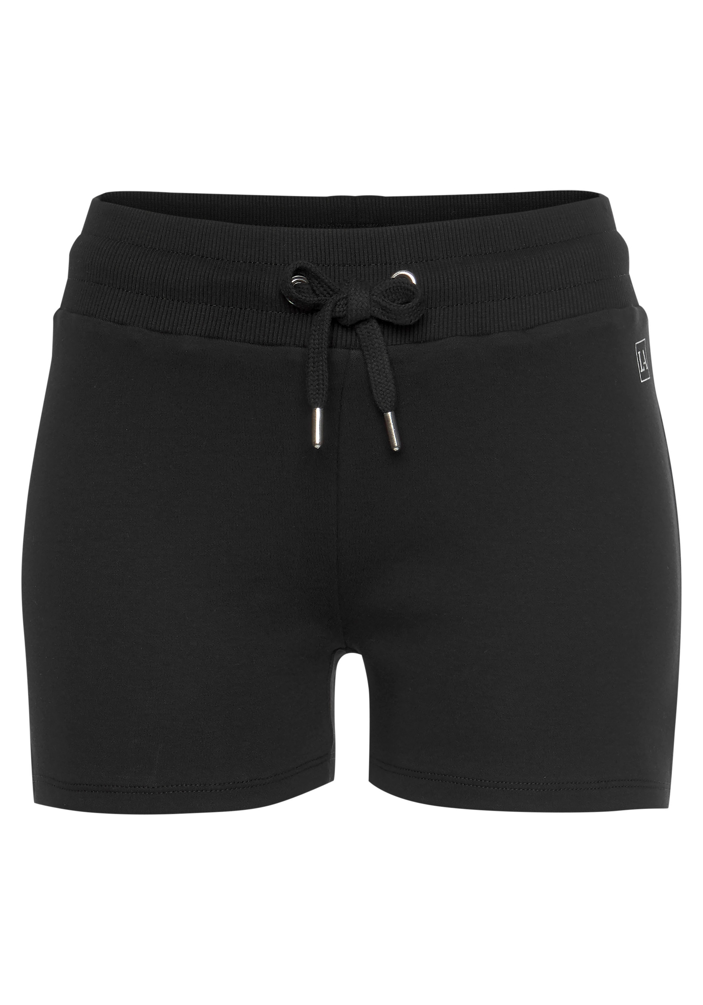 LASCANA ACTIVE Shorts »-Kurze Hose«, mit kleinen Seitenschlitzen