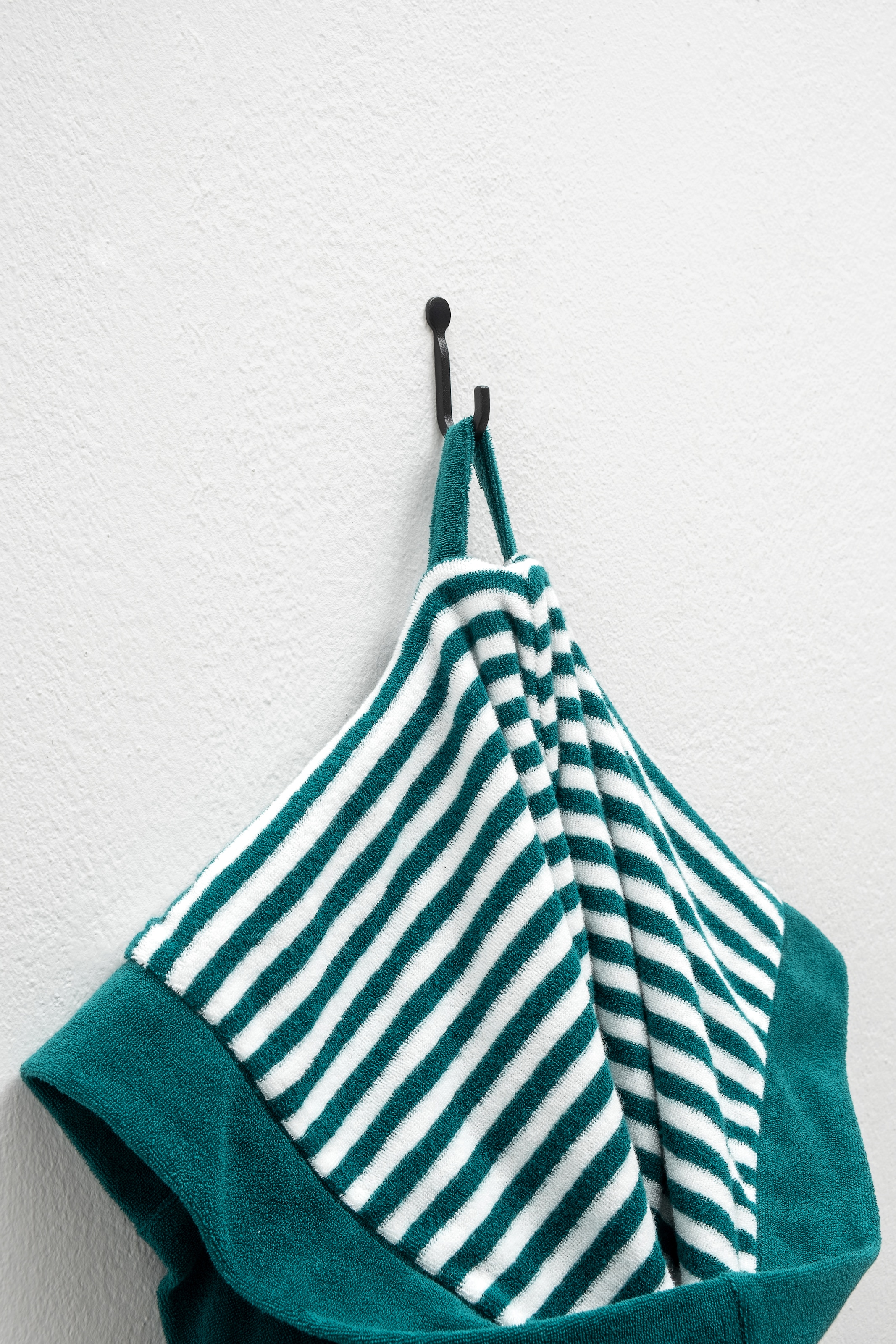 KangaROOS Kinderbademantel »Dalia, Ideal für Zuhause, Schwimmbad oder im Urlaub« 1 Stk. Uni-Farben mit Streifen