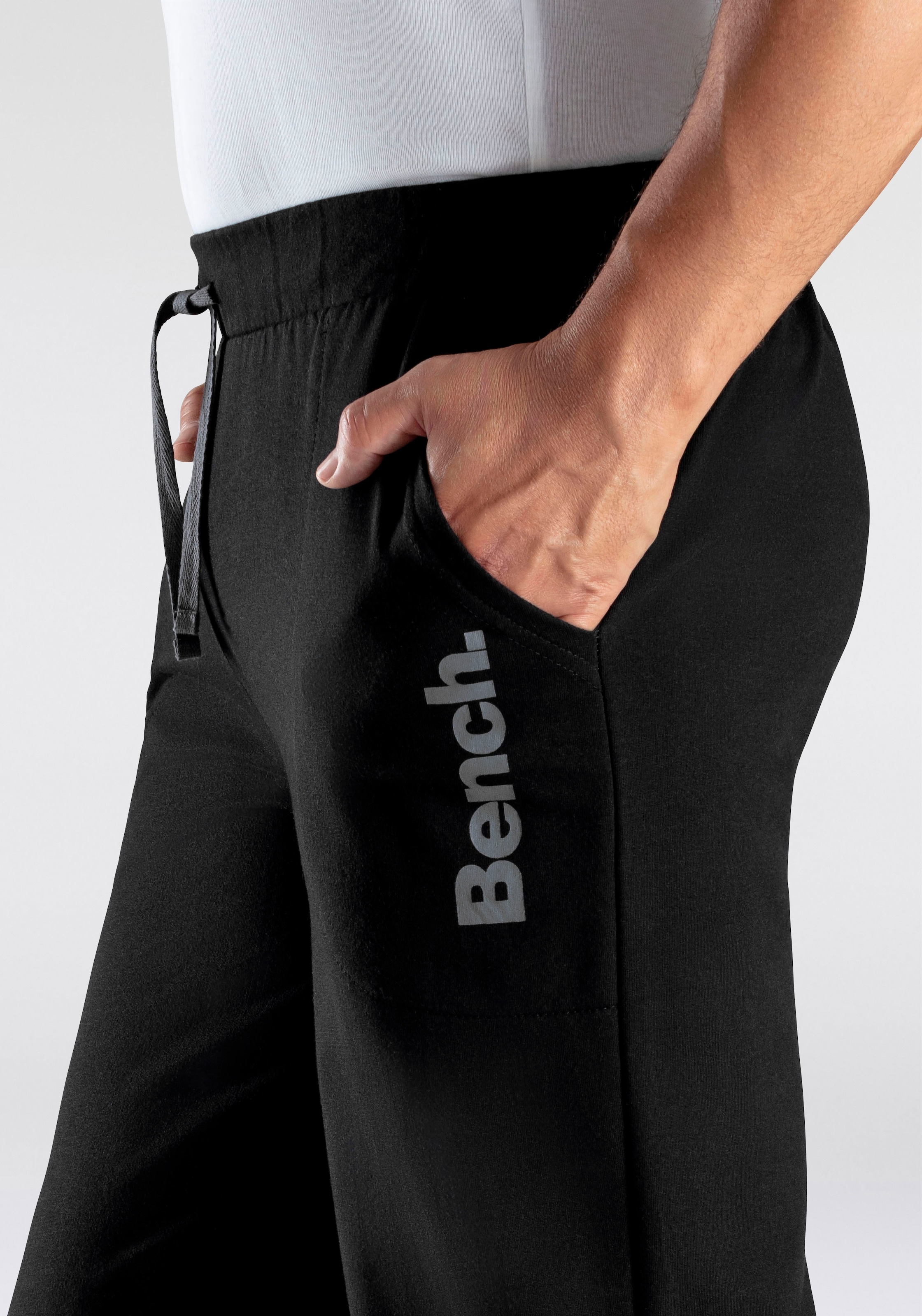 Bench. Loungewear Relaxhose, aus leichter Sweat-Qualität