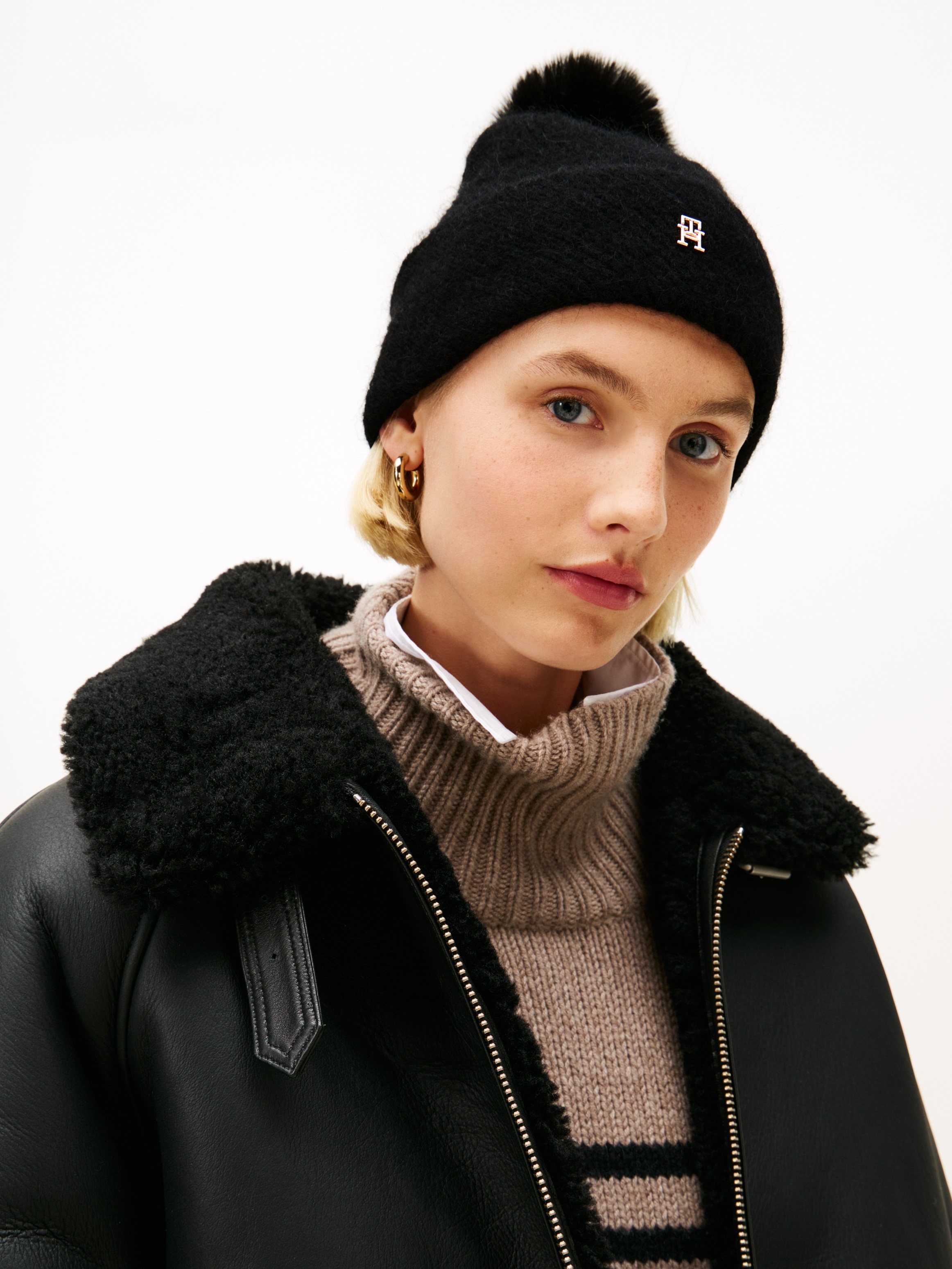 Tommy Hilfiger Bommelmütze »POM POM BEANIE«, Regular fit mit Bommel