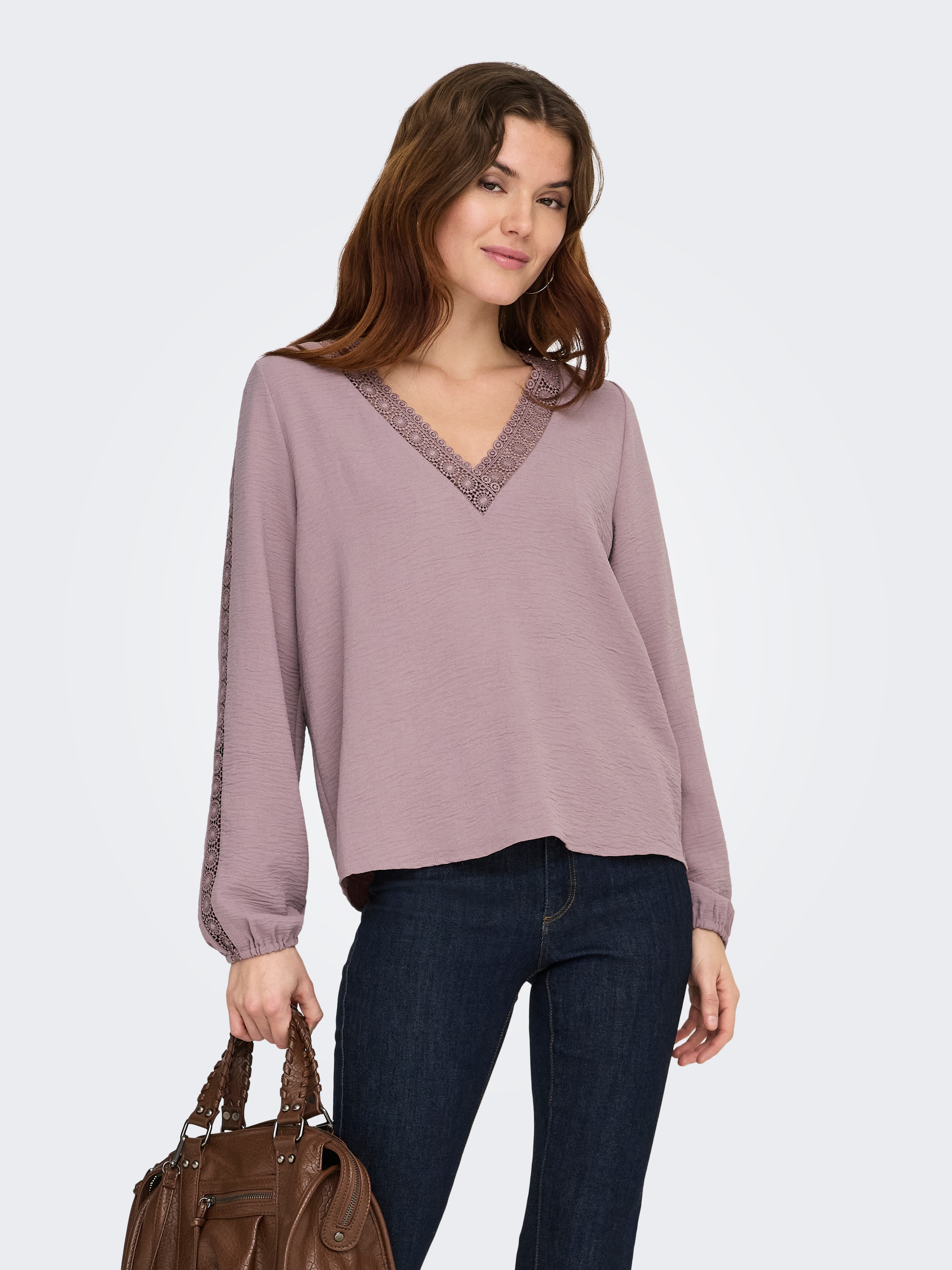 ONLY Langarmbluse »ONLGREGOR METTE LS LACE TOP WVN« Kunstfaser, regular fit, V-Ausschnitt, Regular Waist