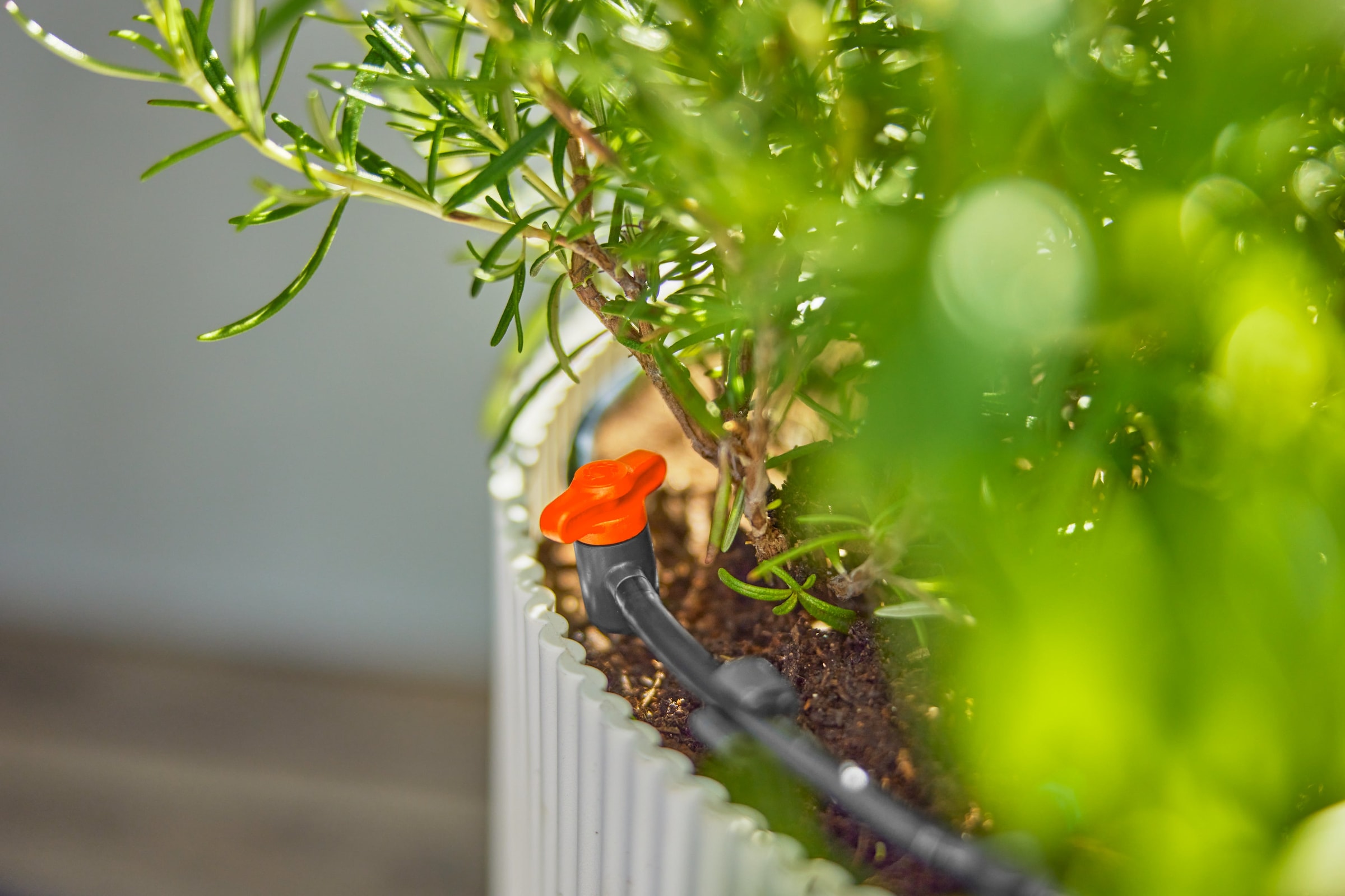 GARDENA Bewässerungssystem »Micro-Drip-System Balkon« ()  Starterset, zuverlässige Tropfbewässerung von bis zu 15 Balkonpflanzen