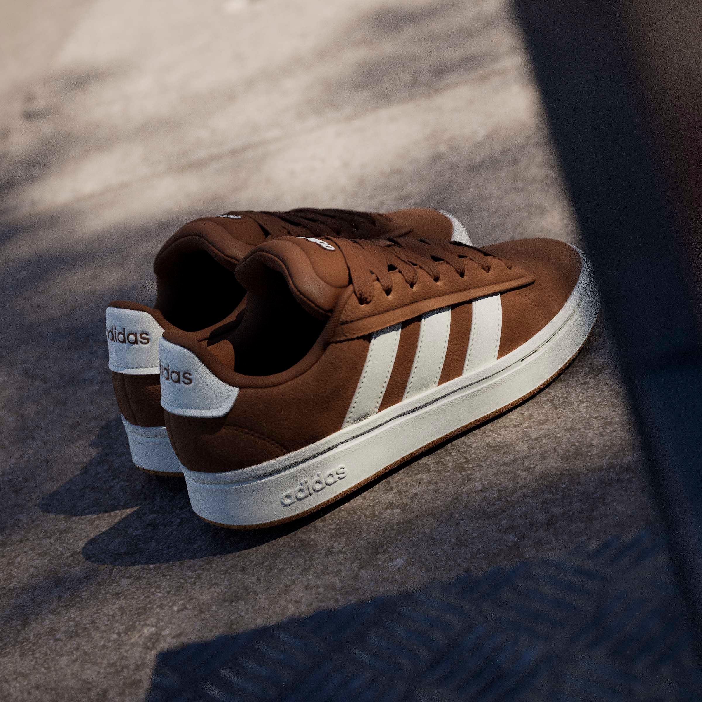 adidas Sportswear Sneaker »GRAND COURT ALPHA«  inspiriert vom Design des adidas campus 00