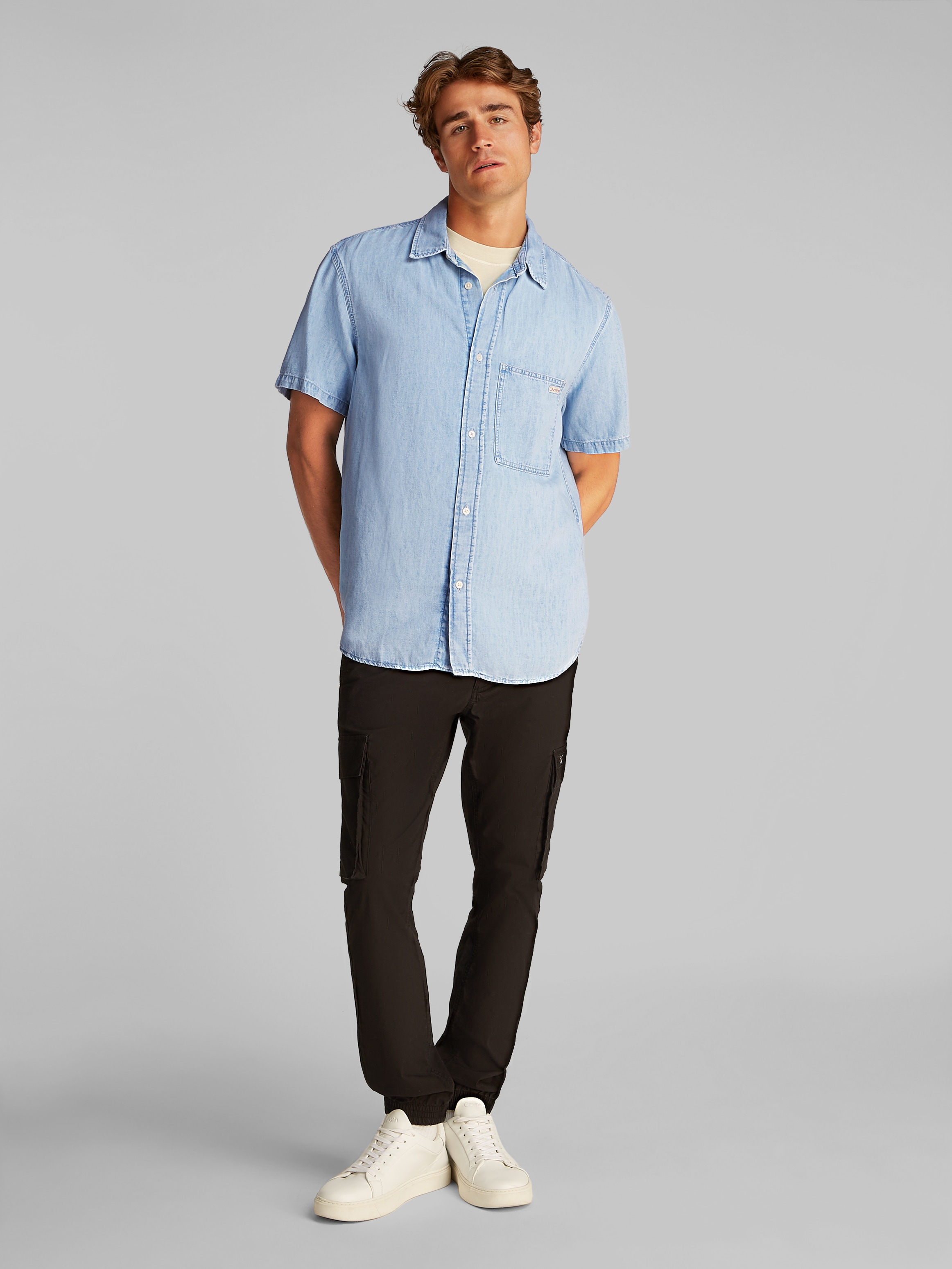 Calvin Klein Jeans Kurzarmhemd »REGULAR SS DENIM SHIRT«, in hellblauer Waschung