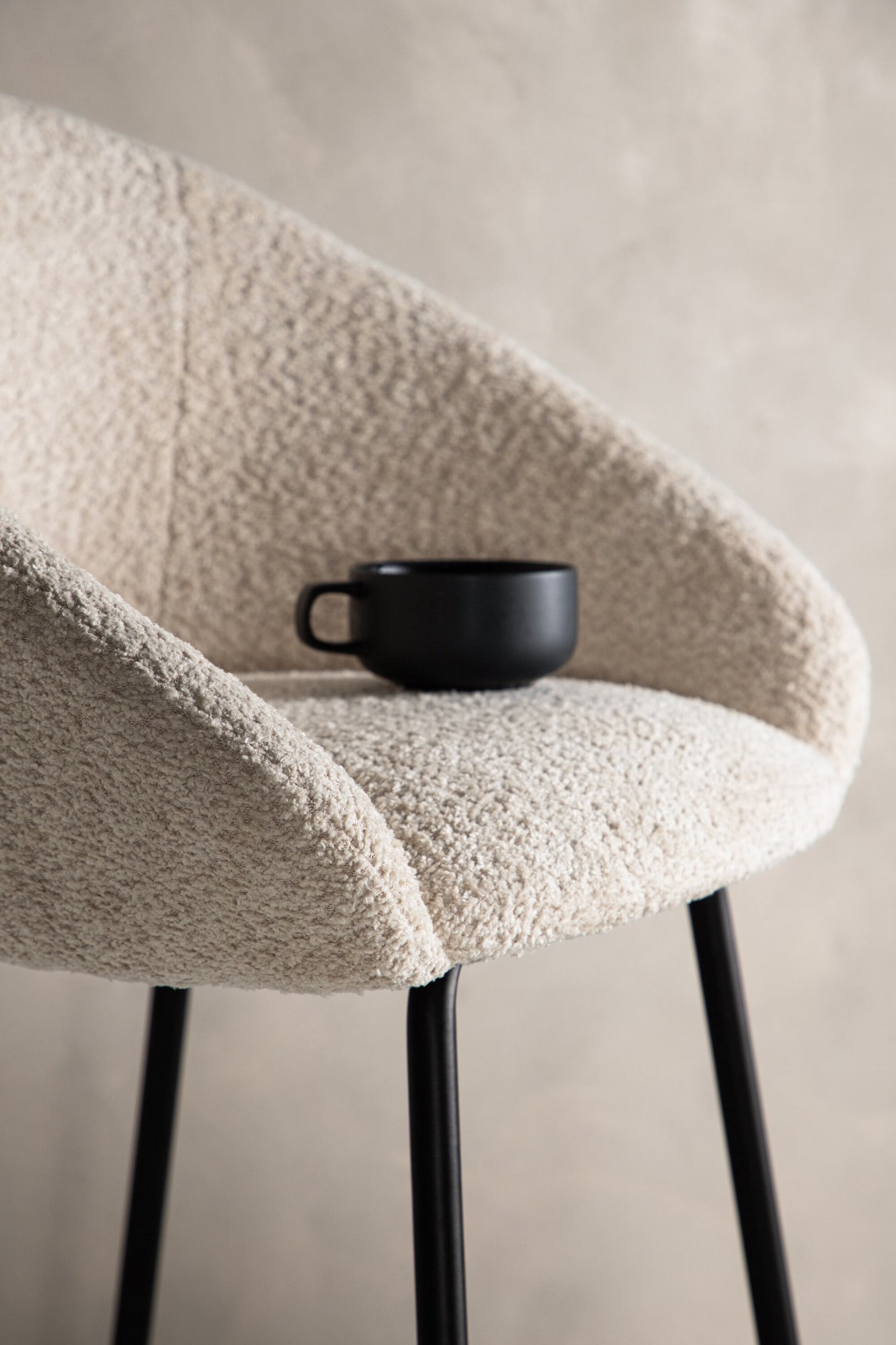 Venture Home Barhocker »Velvet, 2er-Set Barhocker mit weißem Teddy-Sitz, belastbar bis 150 kg« 2 Stk. tlg. Tresenstuhl, Plüsch-Bezug, schwarzer Stahlrahmen, Fußstütze, kuschelig