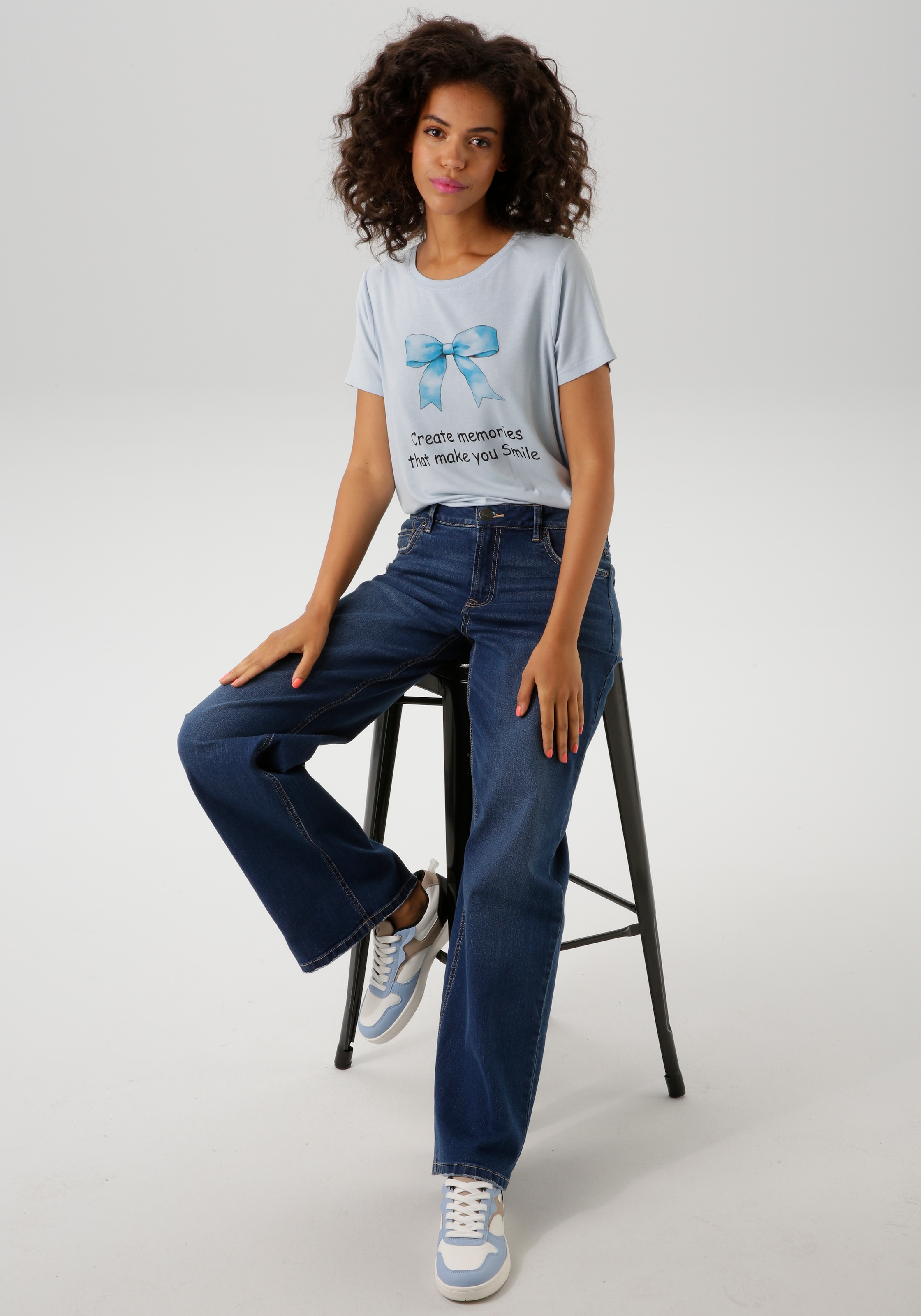 Aniston CASUAL T-Shirt, mit Schleife und Schriftzug bedruckt