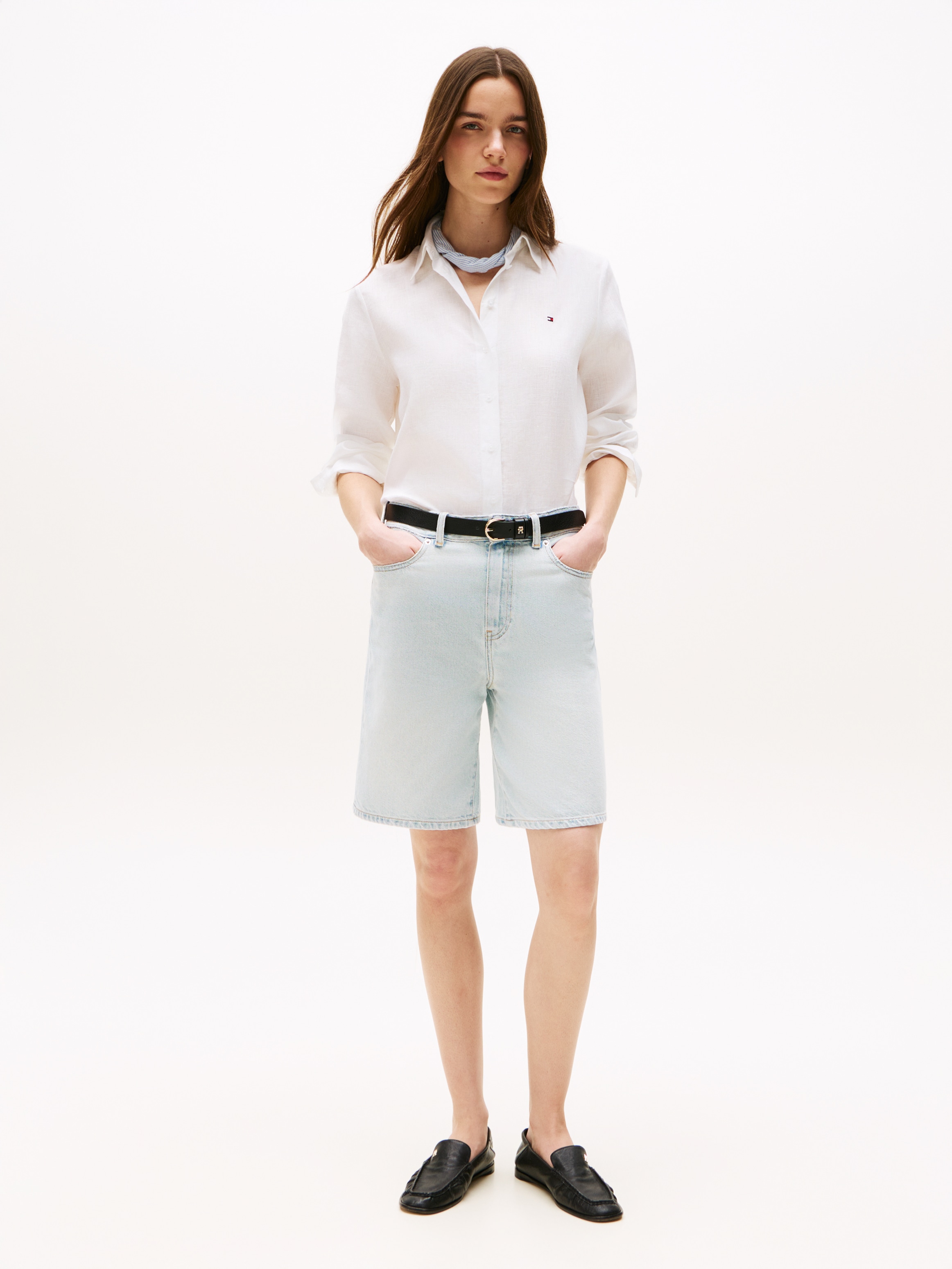 Tommy Hilfiger Hemdbluse »ESS LINEN RELAXED SHIRT« mit Logostickerei ,kühlendes Premium Leinen