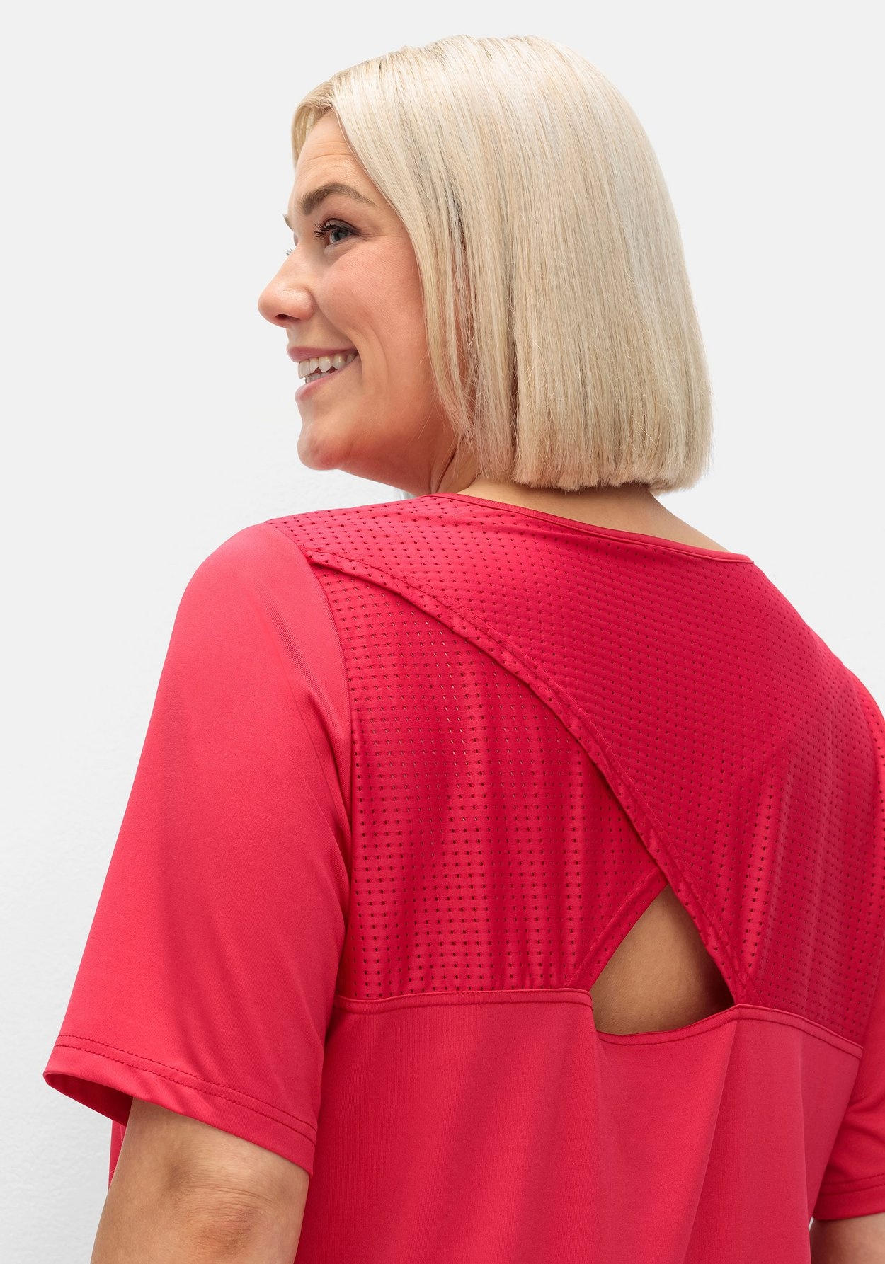 Sheego Funktionsshirt »Funktionsshirt aus Funktionsmaterial, mit Cut-out im Rücken«