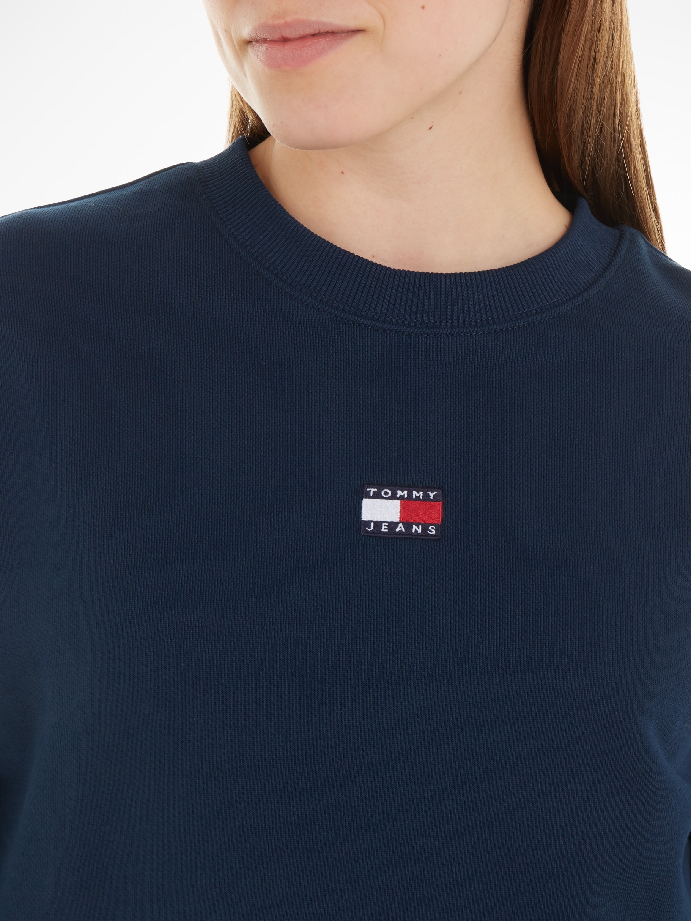 Tommy Jeans Sweatshirt »Sweatshirt TJW BXY BADGE«, mit Dropshoulder-Design und Frontlogo