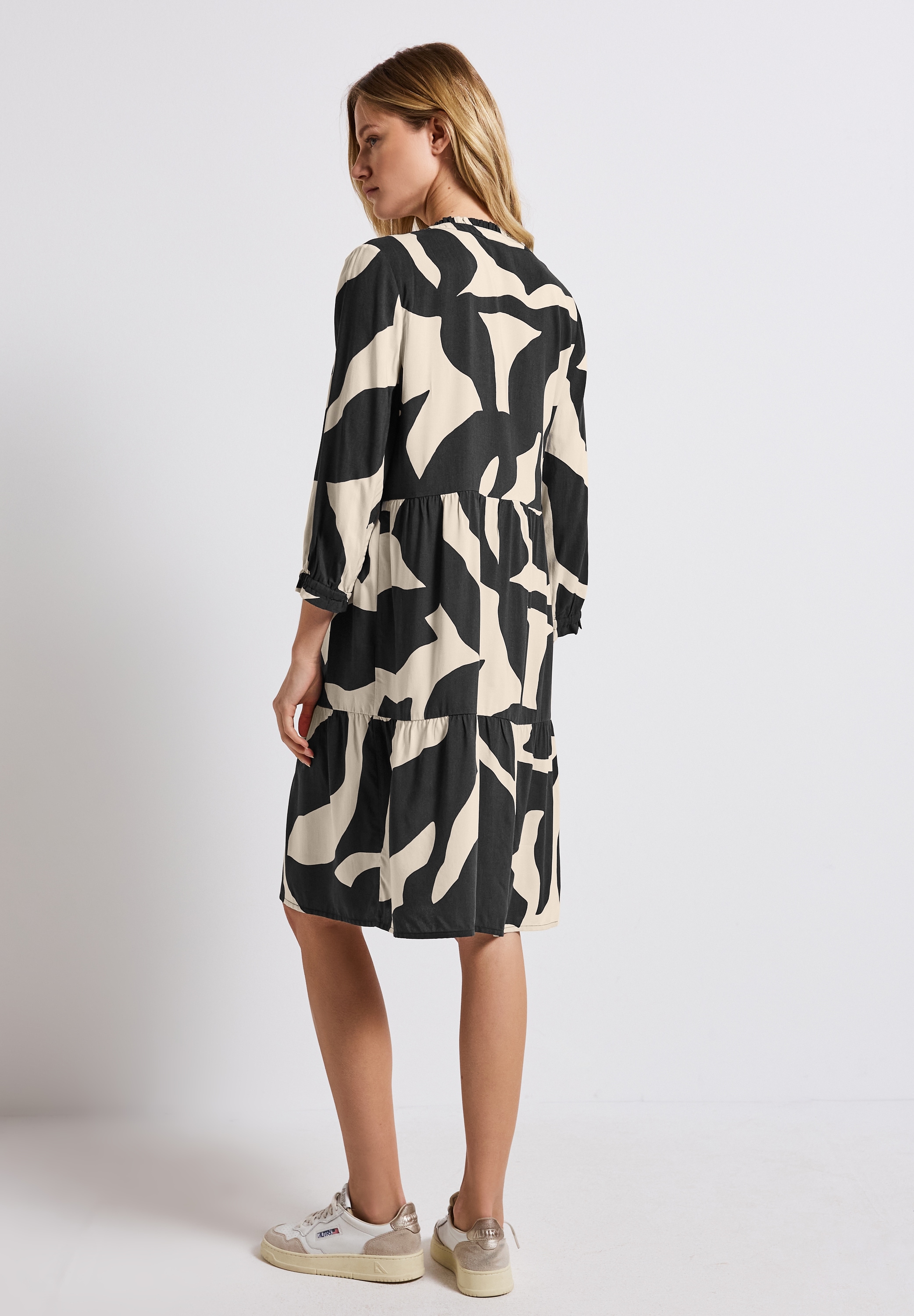 STREET ONE Midikleid, mit Volants und grafischem Muster