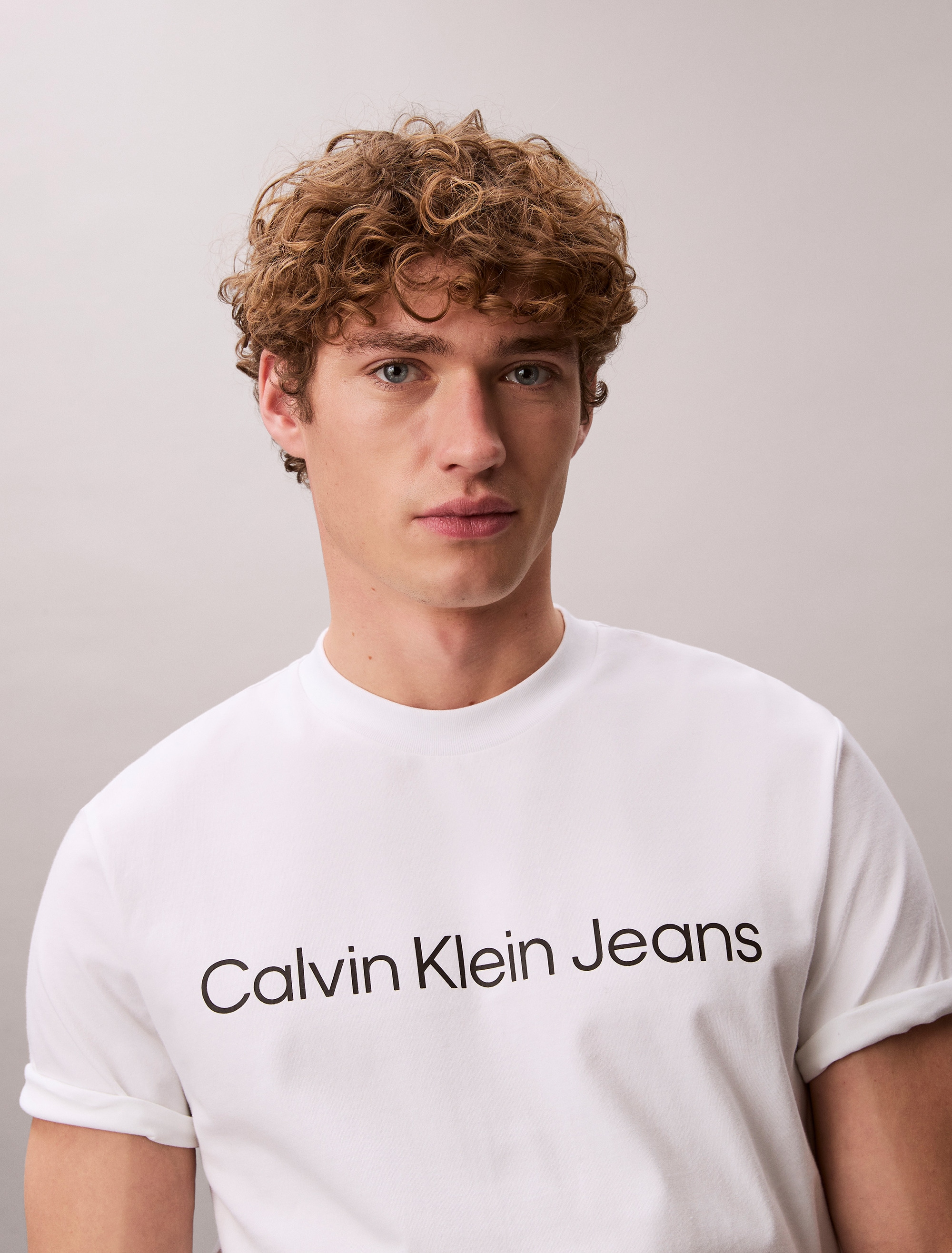 Calvin Klein Jeans T-Shirt Rundhalsausschnitt, Regular Fit, Logoschriftzug