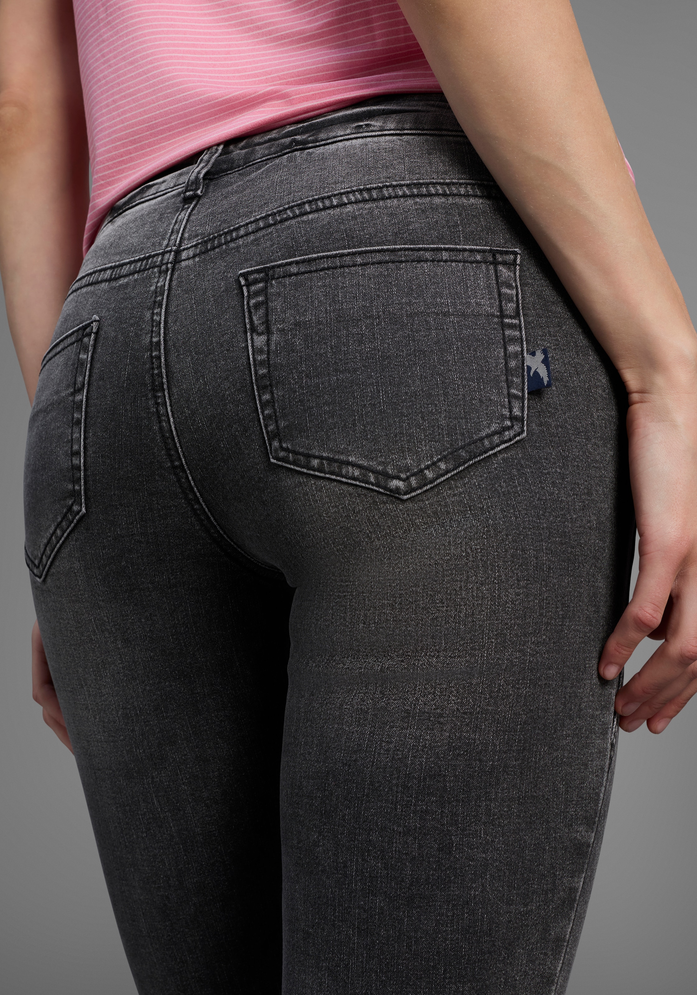 Arizona Bootcut-Jeans »mit Keileinsätzen«, ausgestellte Beinform, niedrige Leibhöhe, elastisches Material