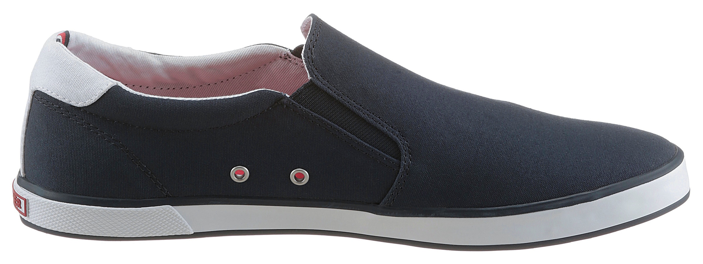 Tommy Hilfiger Slip-On Sneaker »ICONIC SLIP ON SNEAKER«, Slipper, Freizeitschuh, Halbschuh mit seitlichen Stretcheinsätzen