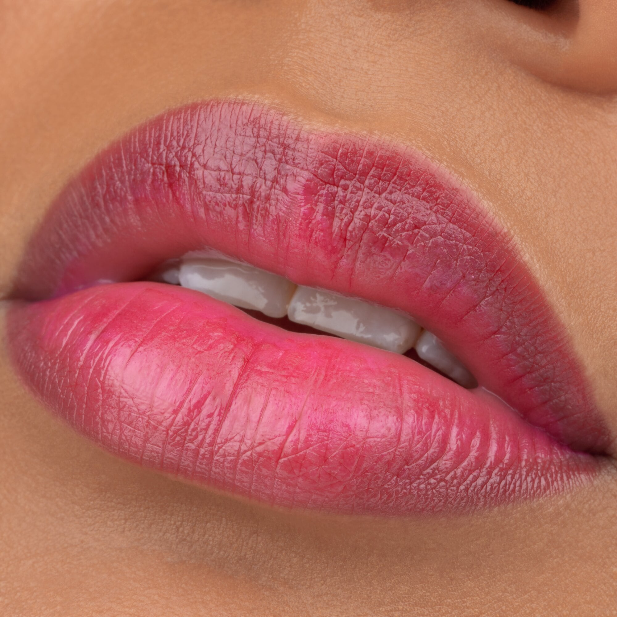Essence Rouge »WHAT A TINT! LIP & CHEEK TINT« mit wasserartiger Textur