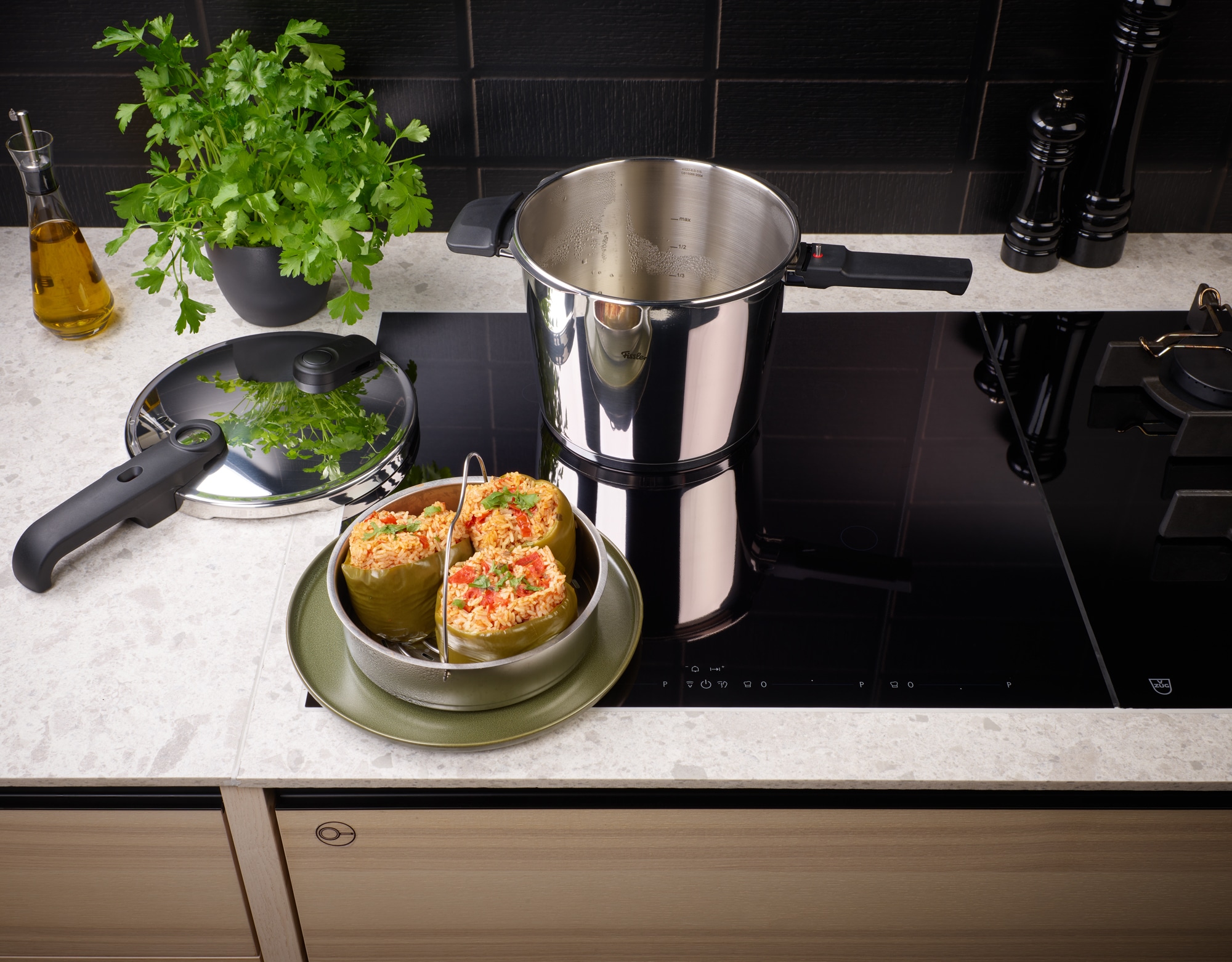 Fissler Schnellkochtopf »Vitaquick® Edition« Set, je 1 Topf 4,5 + 2,5 Liter, 1 Deckel, 1 Zusatz-Glasdeckel + Zubehör, 6 Stk. tlg. Edelstahl 18/10