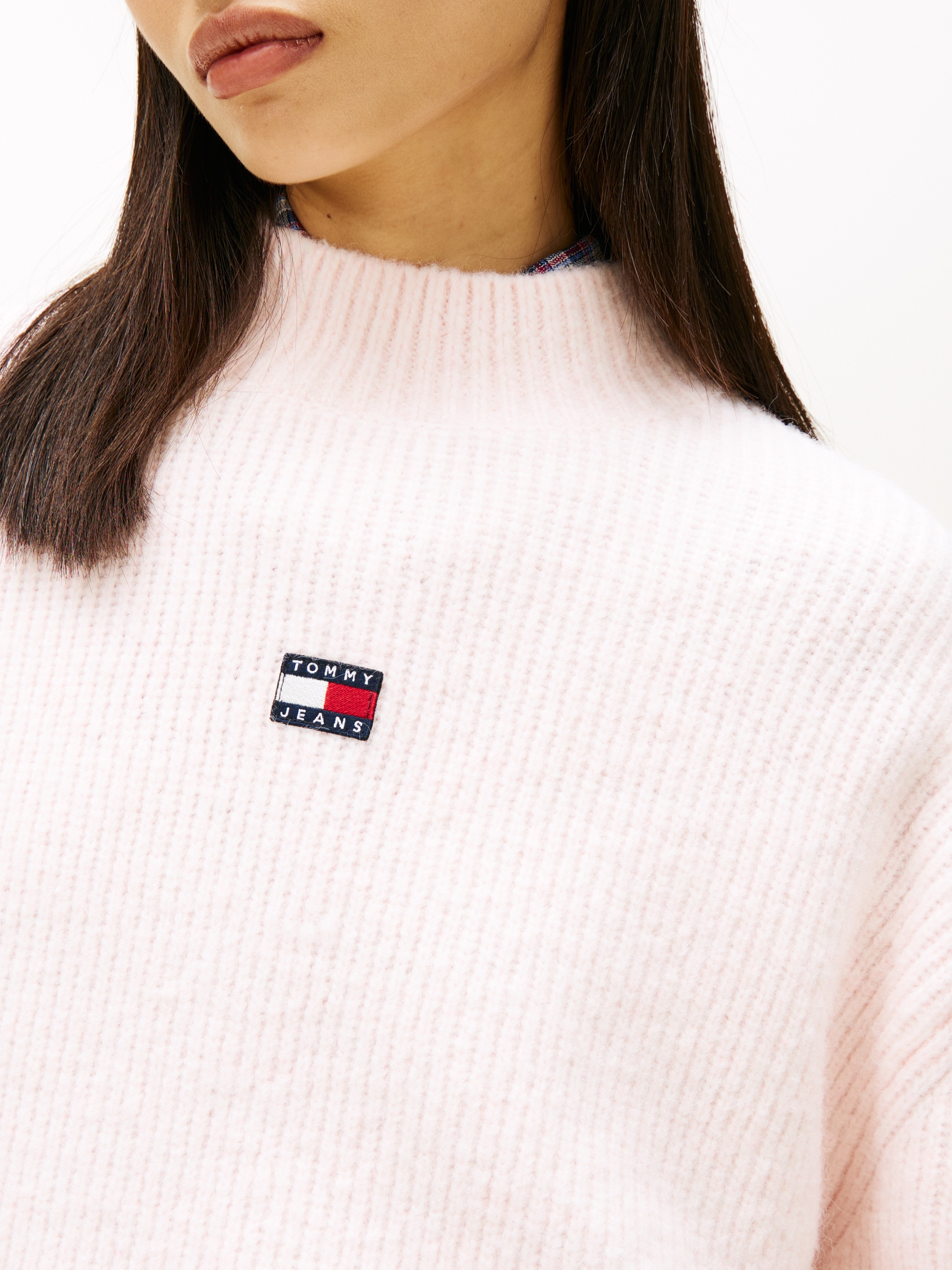 Tommy Jeans Strickpullover »TJW MOCKNECK BADGE SWEATER EXT«