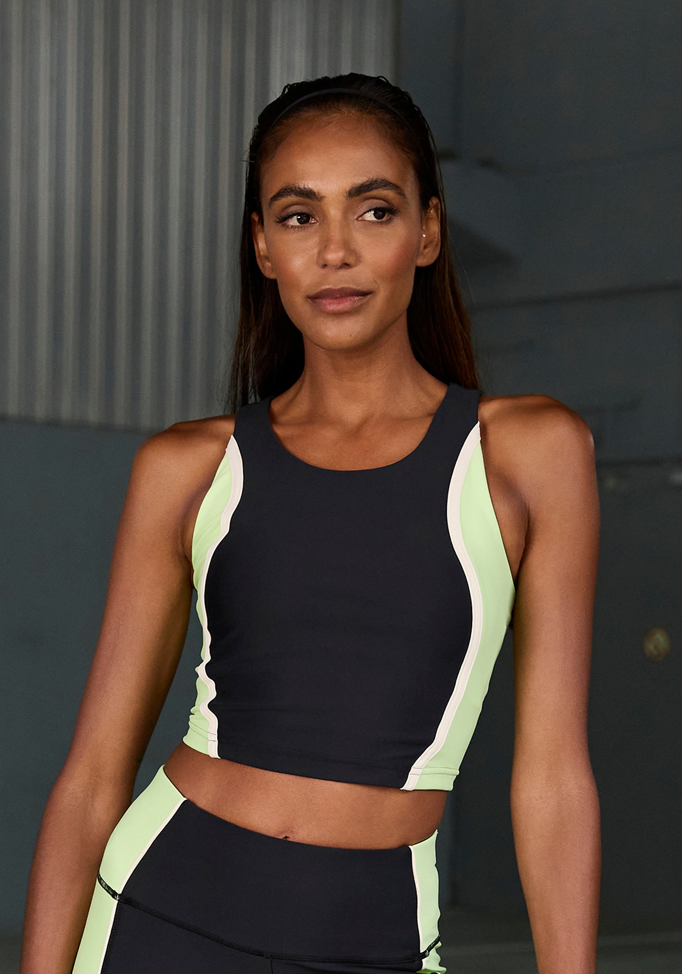 LASCANA ACTIVE Crop-Top Sporttop mit farblich abgesetztem Details