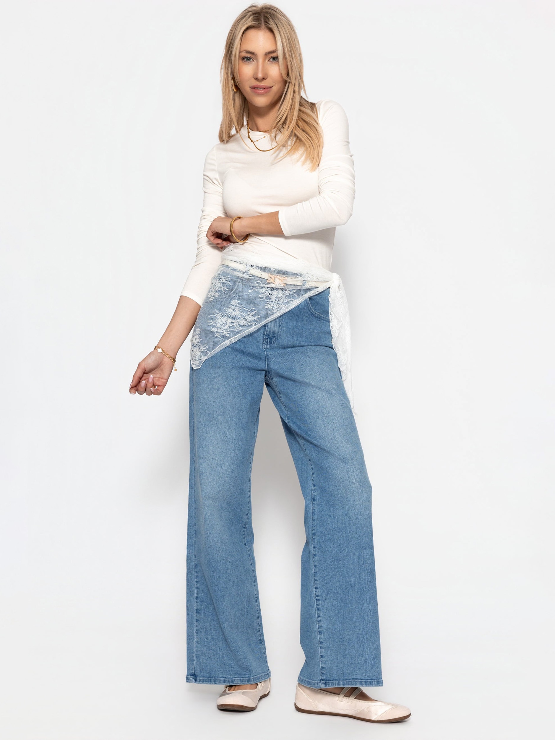 SASSYCLASSY Langarmshirt »Langarmshirt« Elastisches Shirt mit Rundhalsausschnitt und Rückennaht