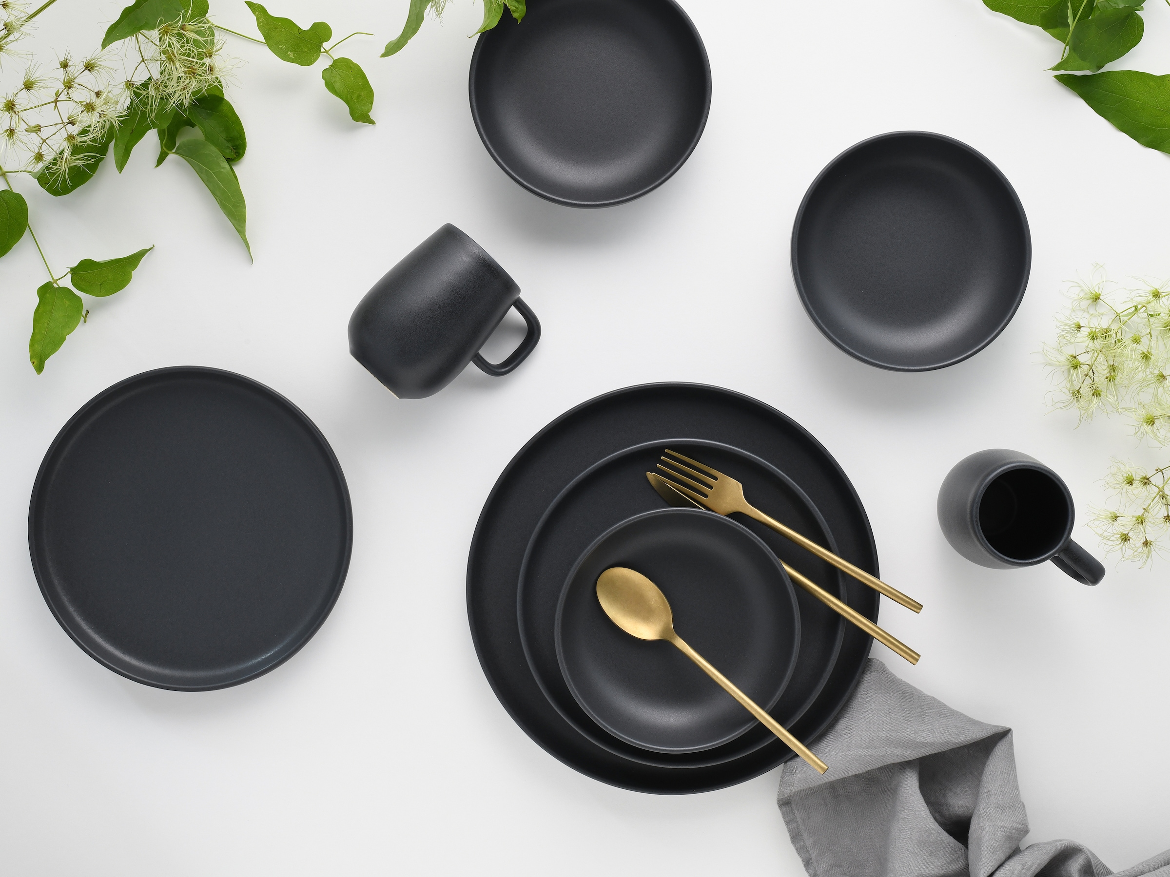 CreaTable Kombiservice »Geschirr-Set Uno Black«, (Set, 16 tlg., Kaffeeservice und Tafelservice im Set, für 4 Personen), Service, schwarz, seidenmatte Spezialglasur, M16 Teile, für 4 Personen