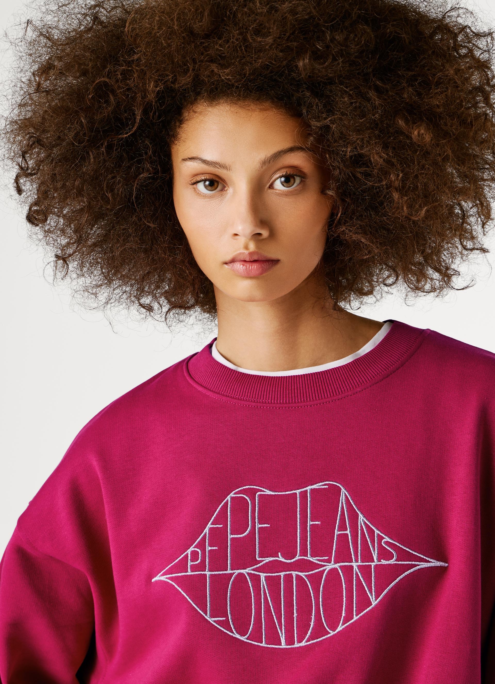 Pepe Jeans Sweatshirt »BERNIS«, mit Rundhals, bestickt
