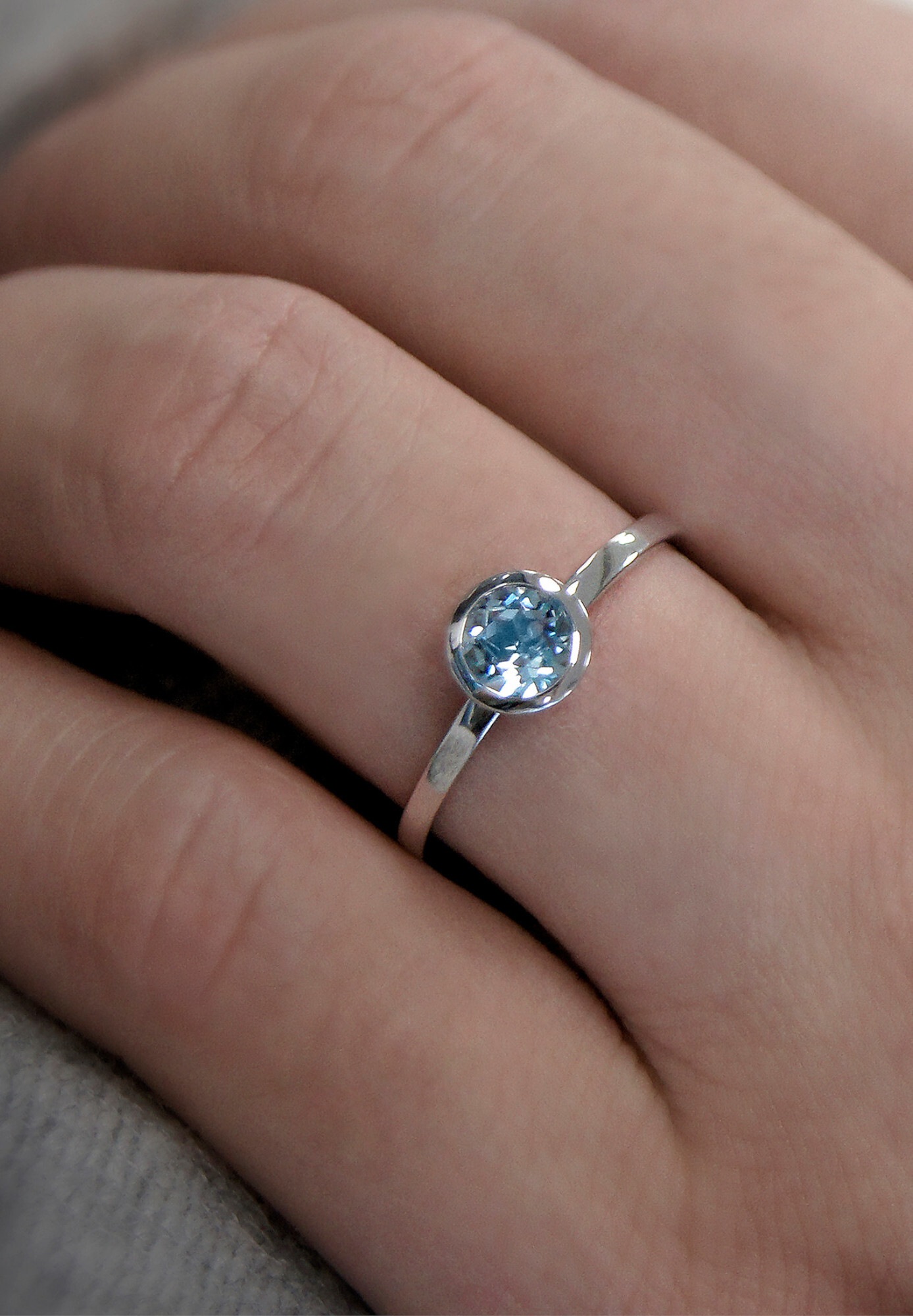 ONE ELEMENT Goldring »Blau Topas Ring aus 333 Weißgold«