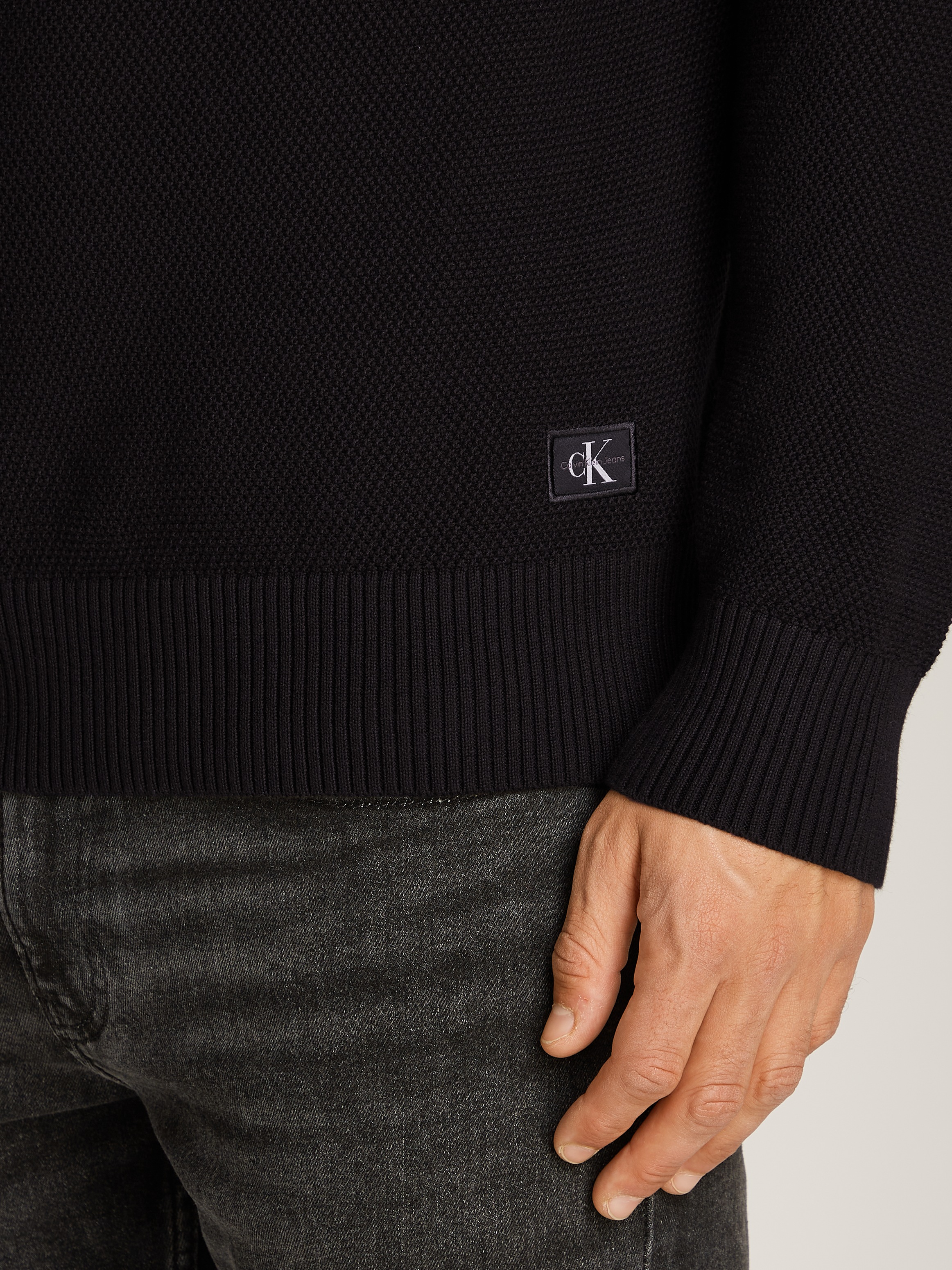 Calvin Klein Jeans Rundhalspullover »CASUAL TEXTURE SWEATER«, Logostickerei, Rundhals