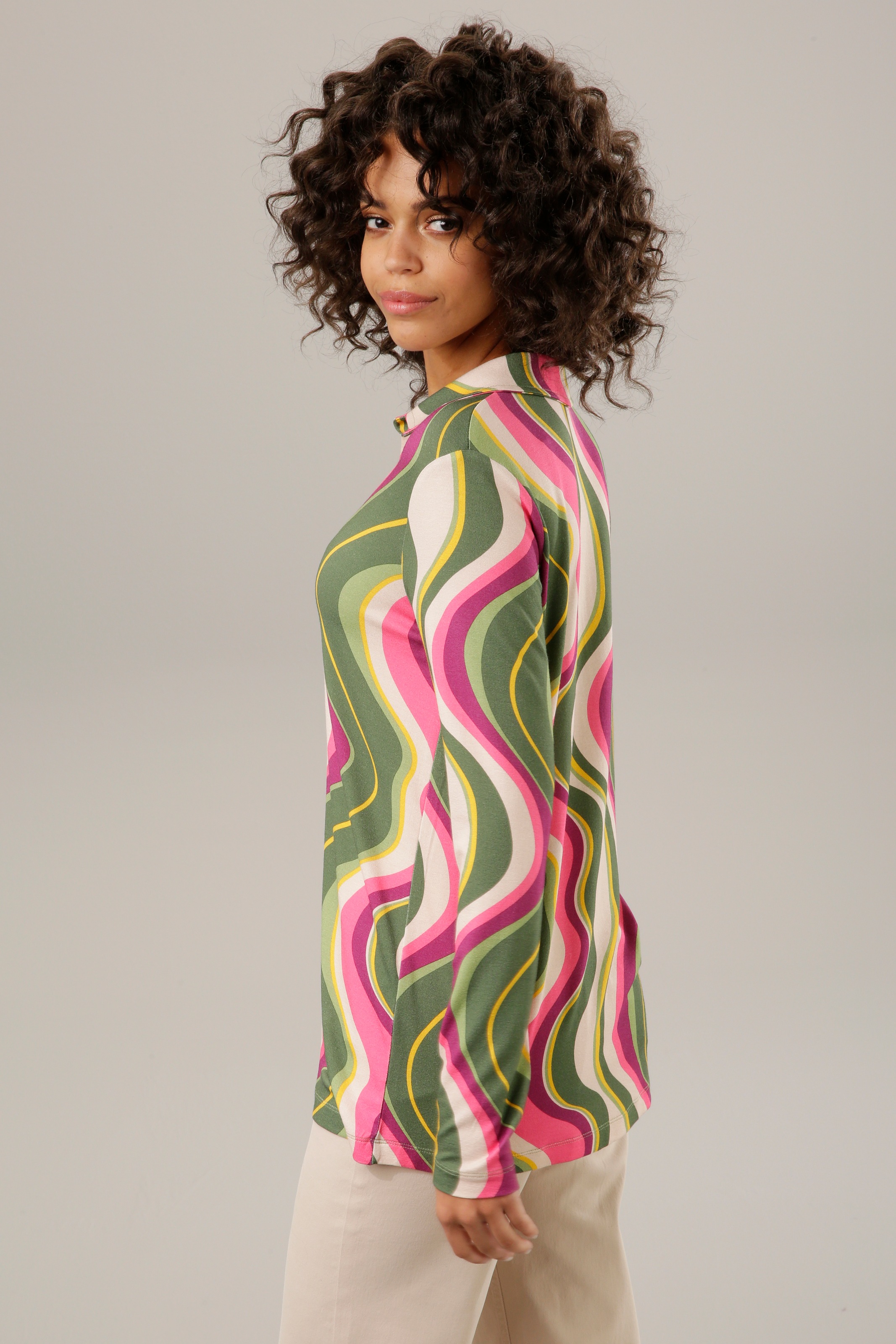 CASUAL ein Wellenmuster - Teil Unikat Shirtbluse, jedes OTTO online farbenfrohes Aniston bei