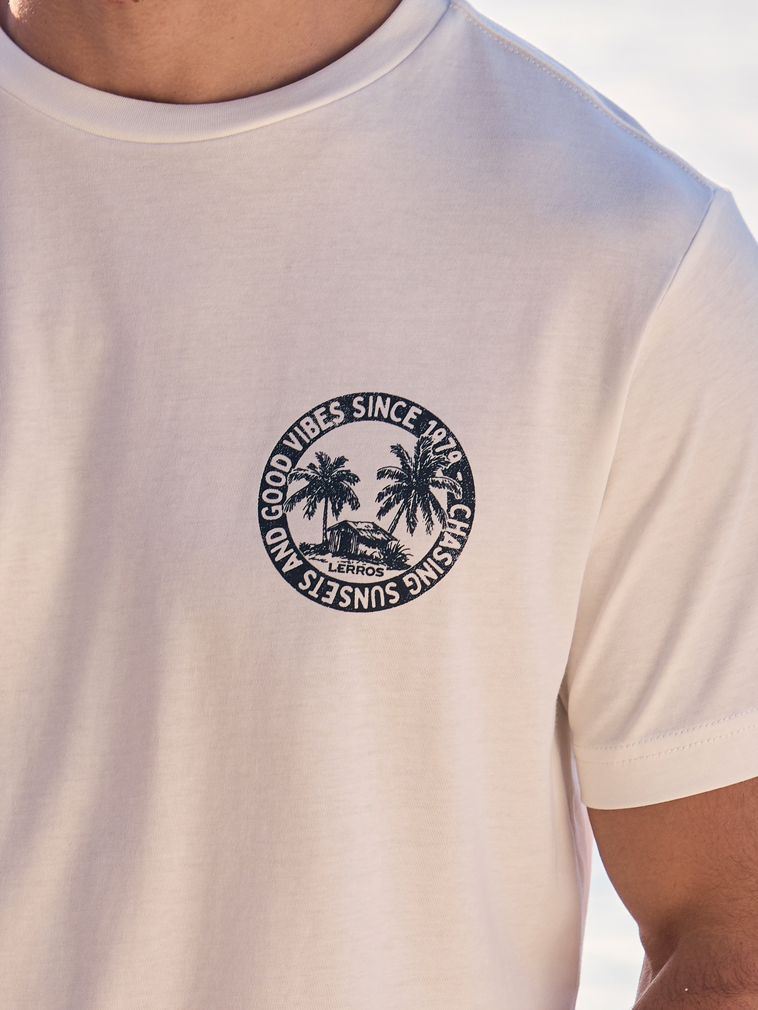 LERROS T-Shirt »Lässiges, unifarbenes T-Shirt aus reiner Baumwolle mit Print«