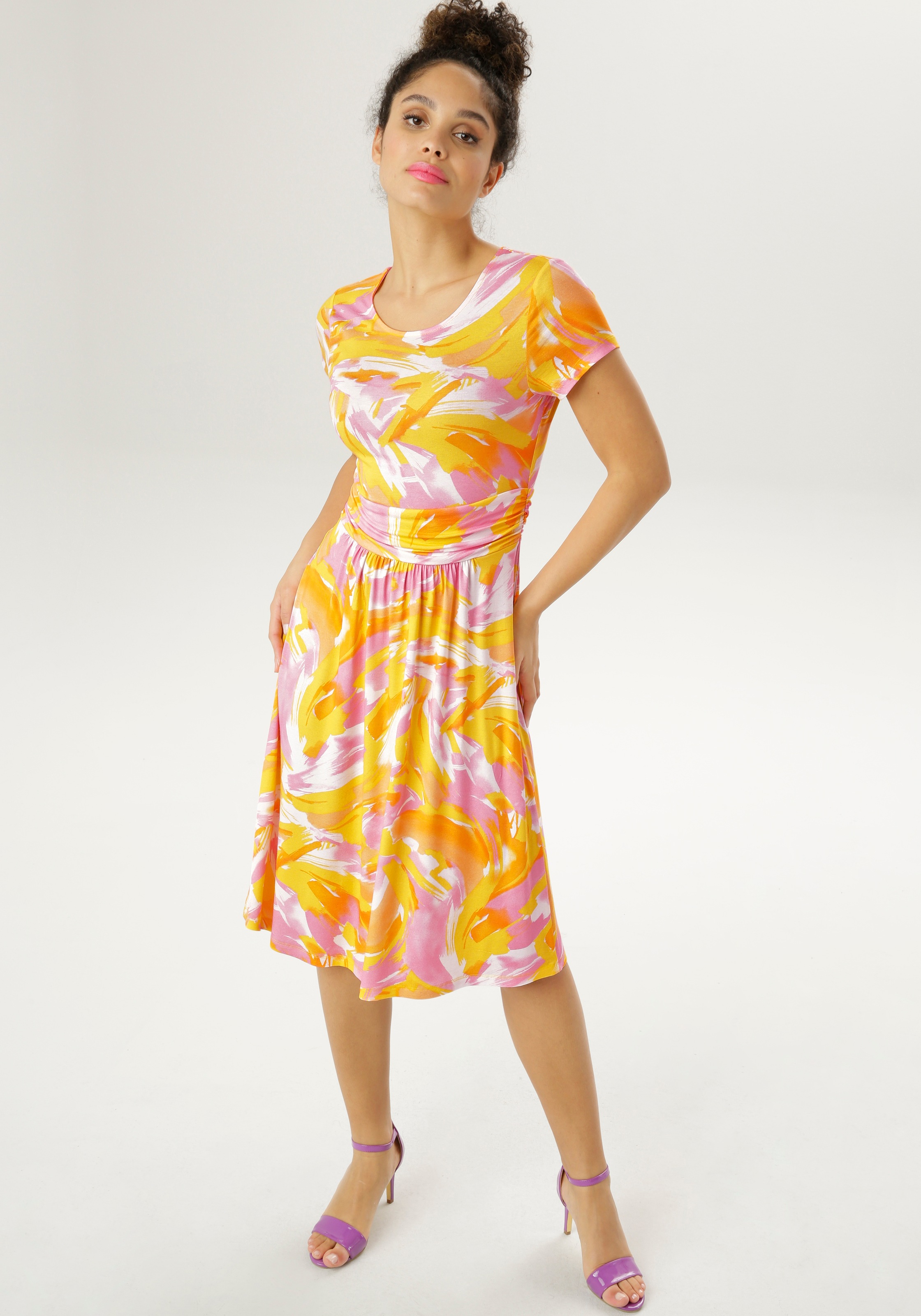Aniston SELECTED Sommerkleid, mit gerafftem Bund in der Taille kaufen