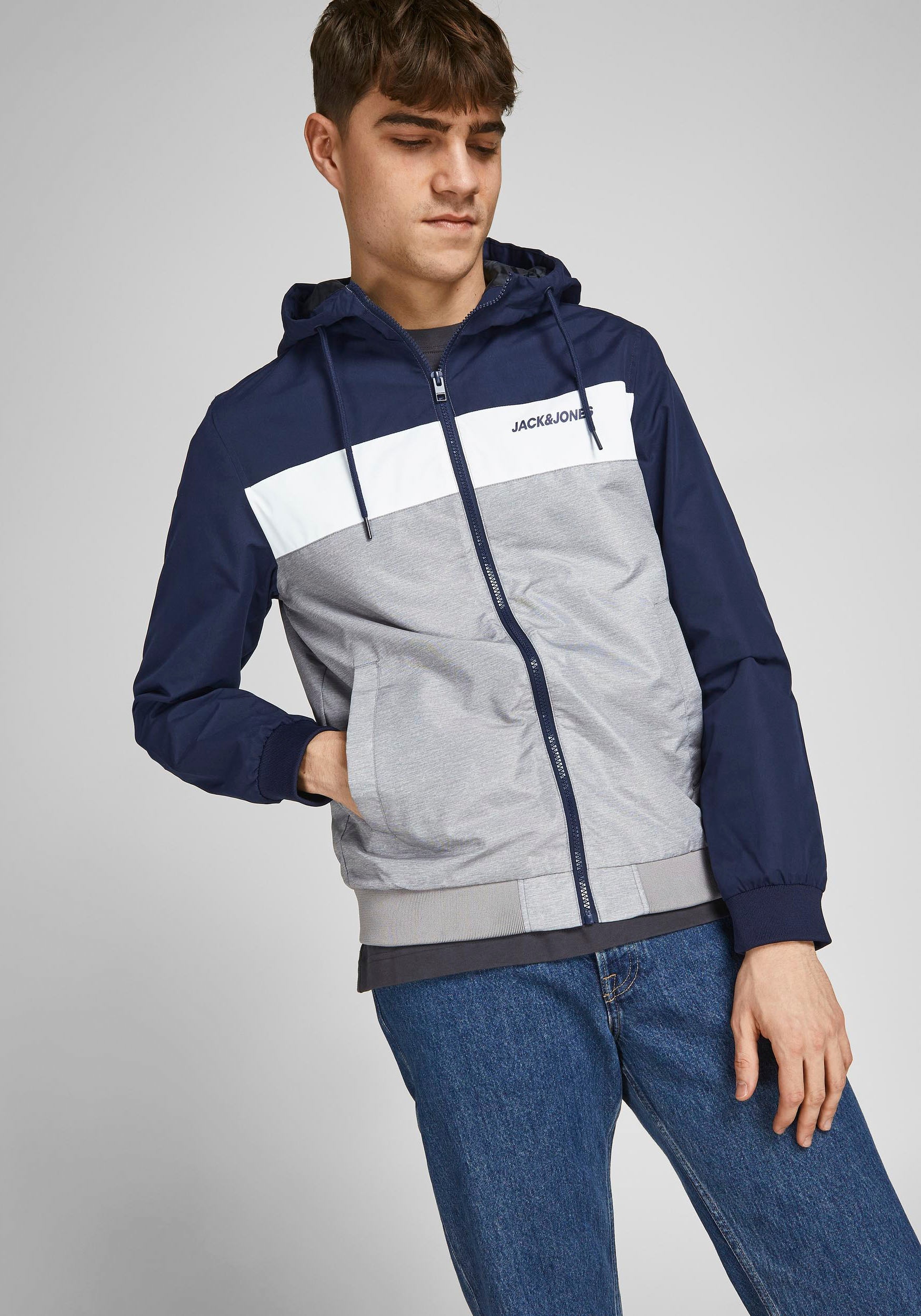 Jack & Jones Windbreaker »RUSH BLOCKING HOOD BOMBER«, mit Kapuze