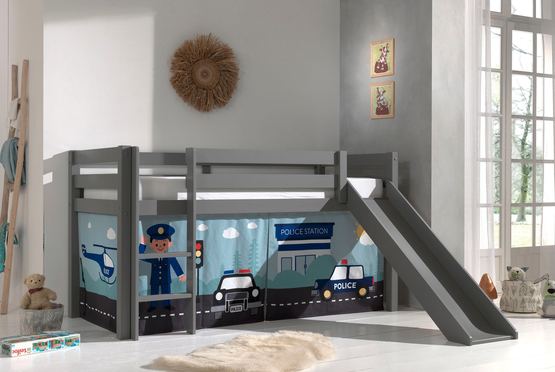 Vipack Spielbett »Pino, Kiefer massiv, mit Rolllattenrost u. Textil-Set, Made in Europe«, (B/H/T ca. 210x114x218cm, mit Absturzschutz, Leiter und Rutsche), verschiedene Textil-Designs und Holzfarben zur Wahl