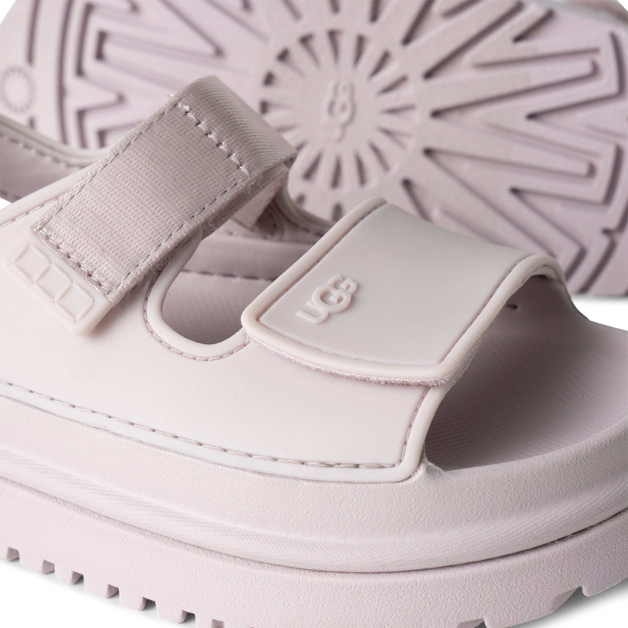 UGG Badesandale »K GOLDENGLOW«, Sommerschuh, Poolslides, Plateauabsatz, mit Klettverschluss