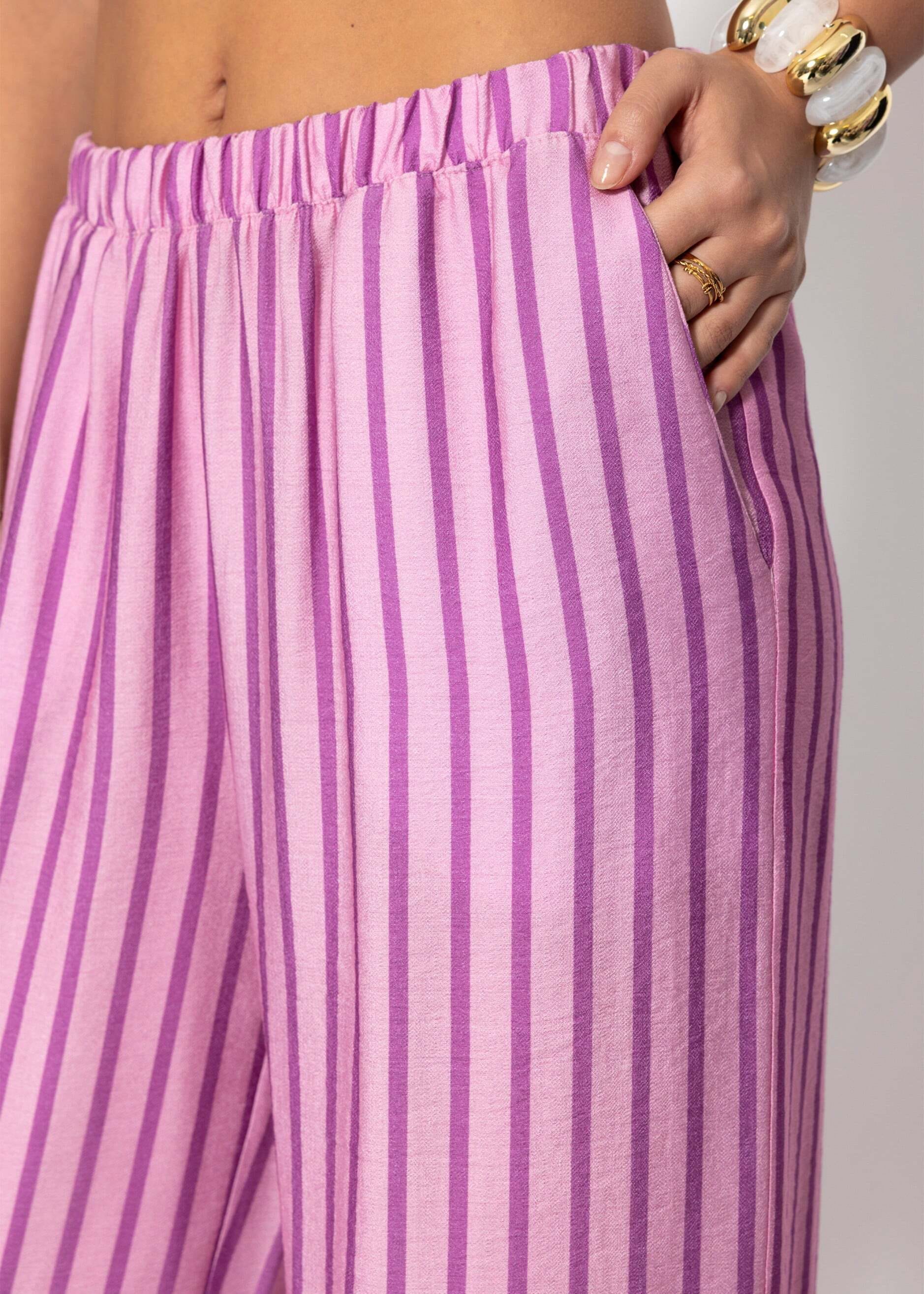 SASSYCLASSY Stoffhose »Gestreifte Hose«  Weit geschnittene Stoffhose mit elastischem Bund und Eingriffstaschen