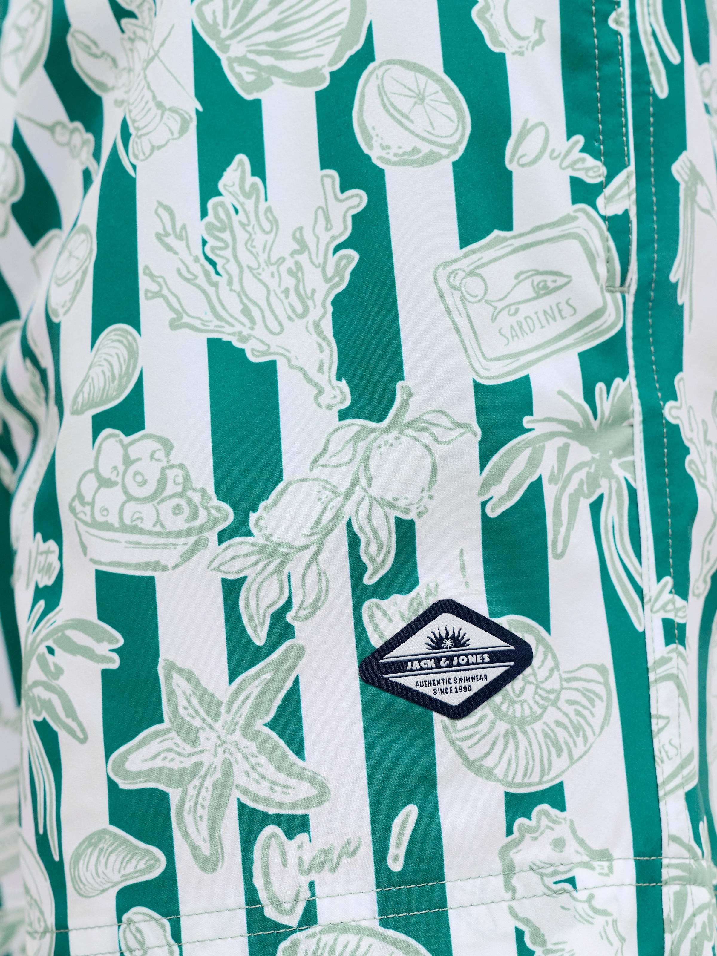 Jack & Jones Badeshorts »JPSTMAUI VIBES NOVELTY AOP SWIM SHORT SN« Kunstfaser
