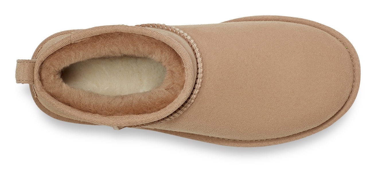 UGG Schlupfboots »Classic Ultra Mini«, Bequemschuh, Freizeitschuh mit Logopatch