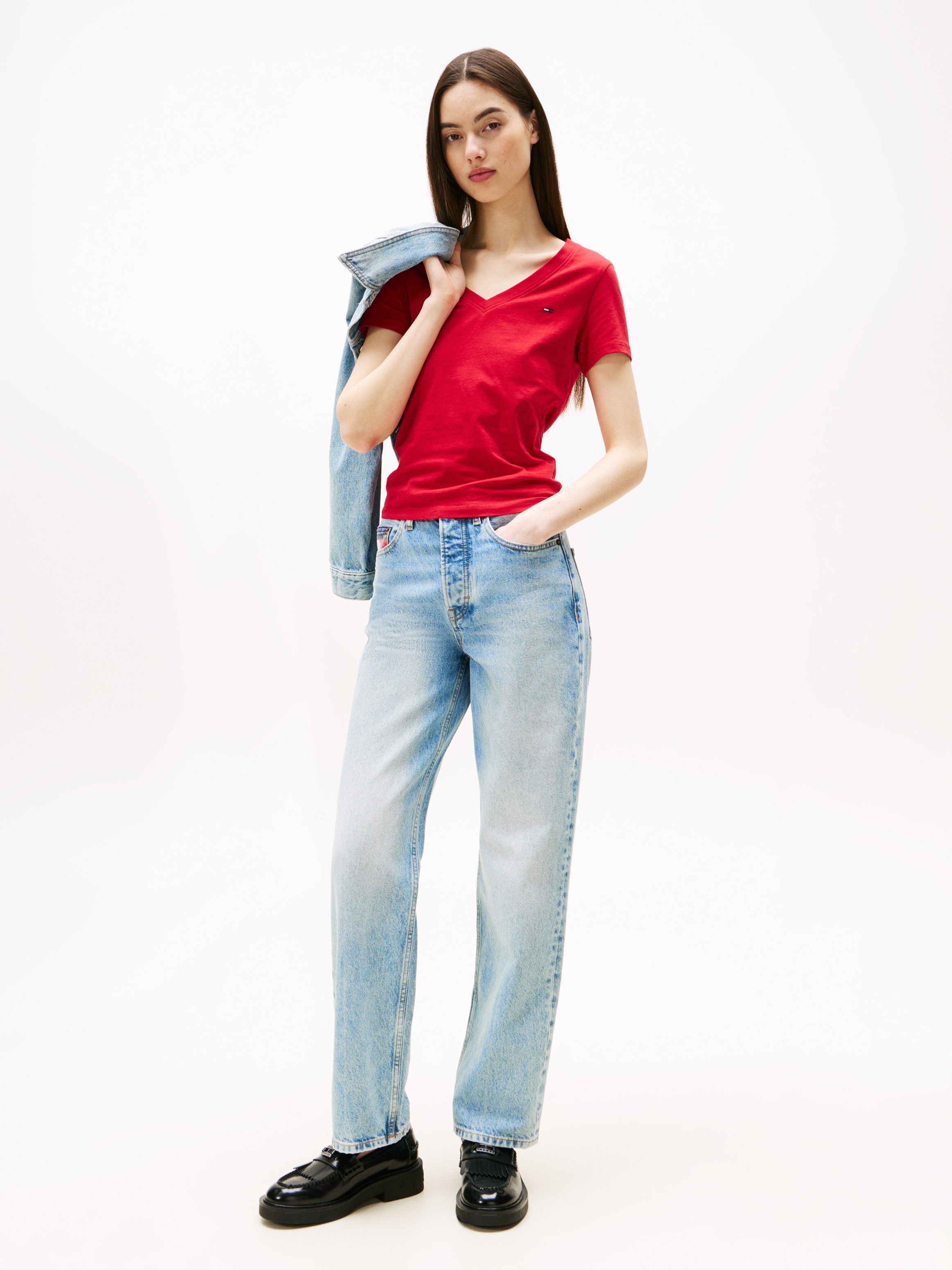 Tommy Jeans T-Shirt »TJW 2PACK V-NECK TEE«, (Packung, 2 tlg., 2-er Pack), mit Logostickerei