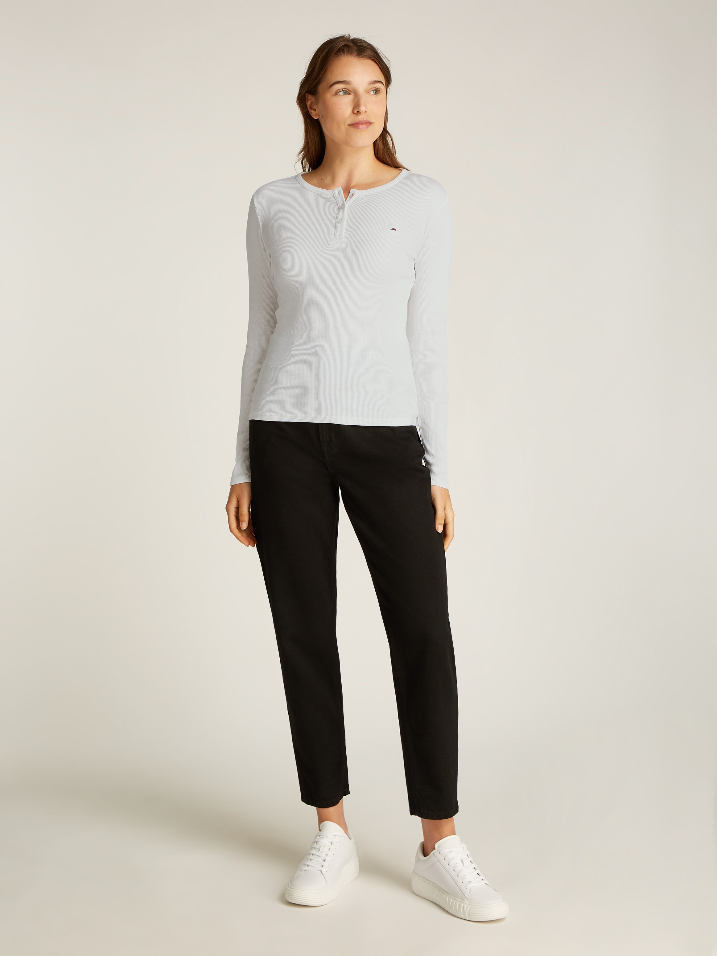 Tommy Jeans Curve Langarmshirt »TJW SLIM BUTTON RIB«, in Großen Größen, Rippoptik, mit Loogstickerei