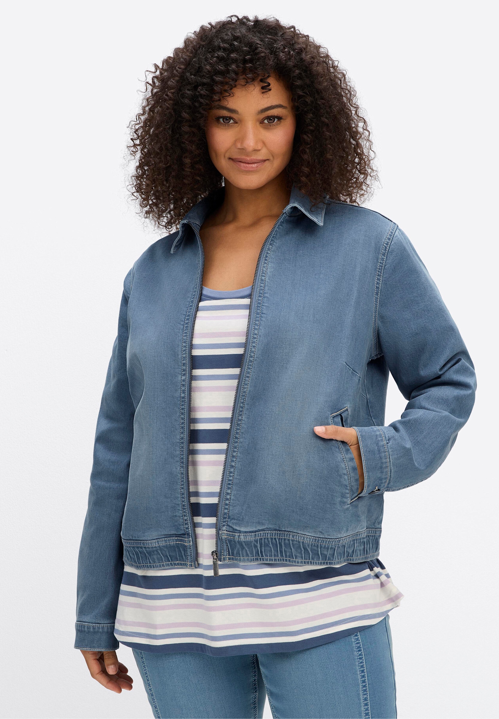 Sheego Jeansjacke »Jeans-Jacke Jeansjacke mit Used-Effekten« ohne Kapuze