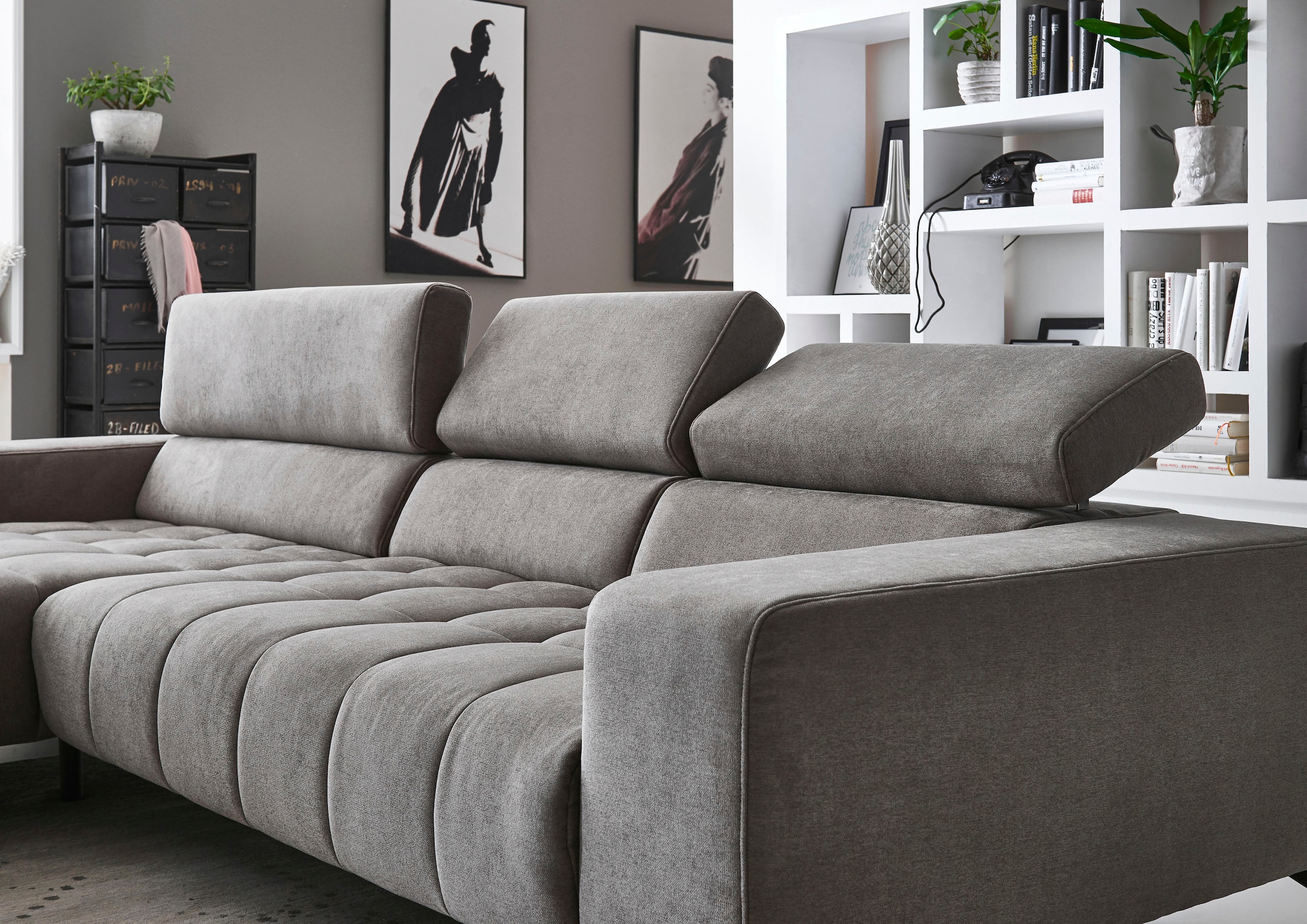 Die PlanBar Ecksofa »MP-IN18022 L-Form«, mit Kopfteilverstellung & Zierkissen, optional Sitztiefenverstellung