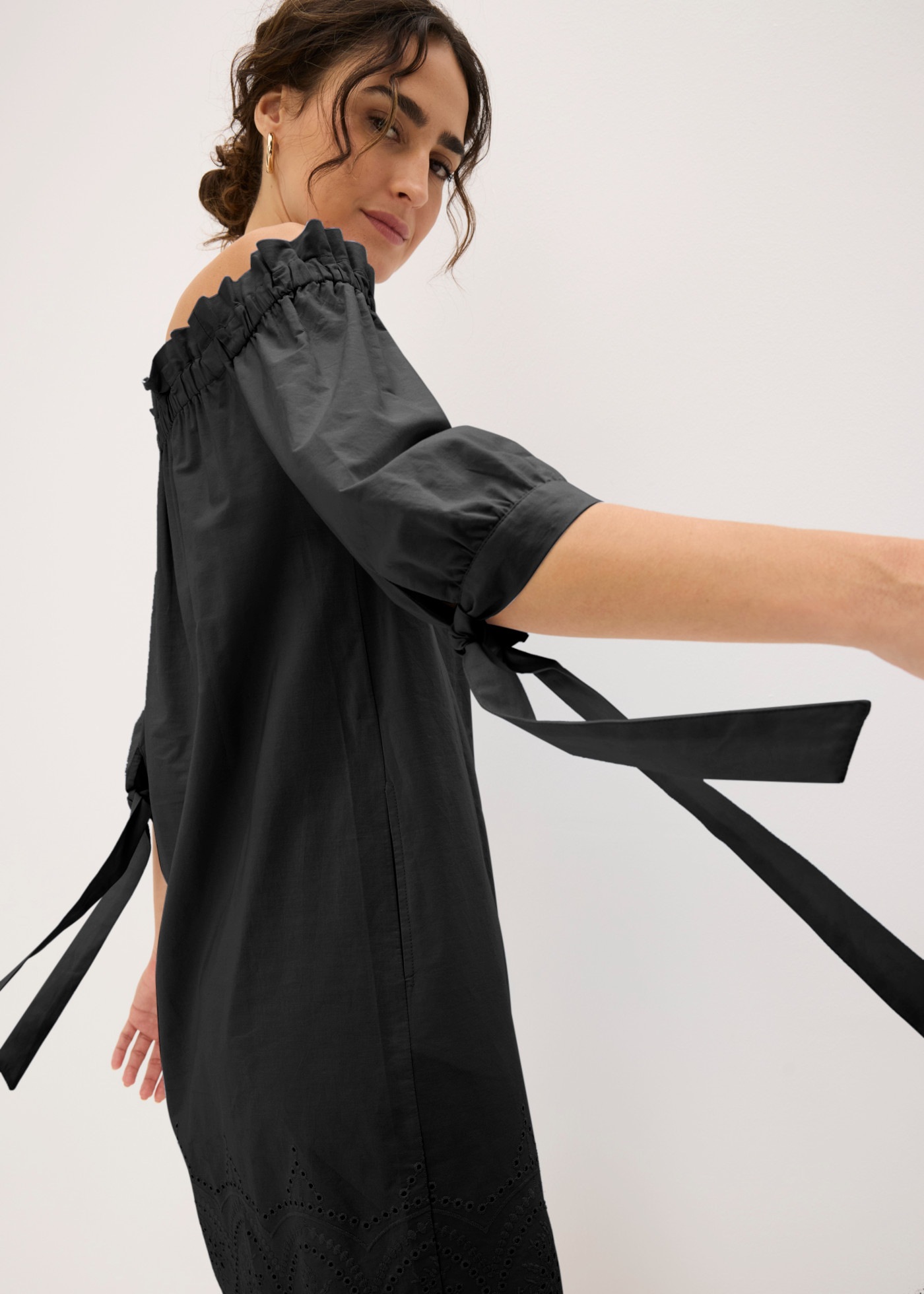 bonprix Off-Shoulder-Kleid aus Baumwolle, mit Stickerei, lässige Passform