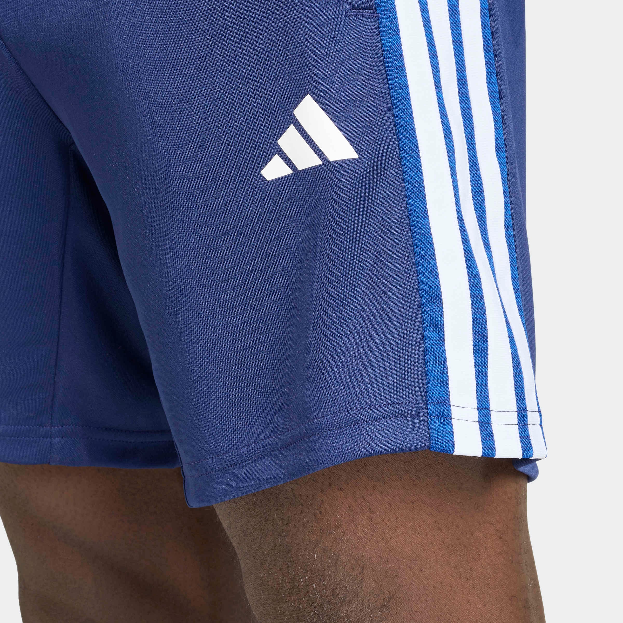 adidas Performance Shorts »WE ALLSET 3SSHO«  für sportliche Aktivitäten, mit normal-weiter Passform, aus Polyester