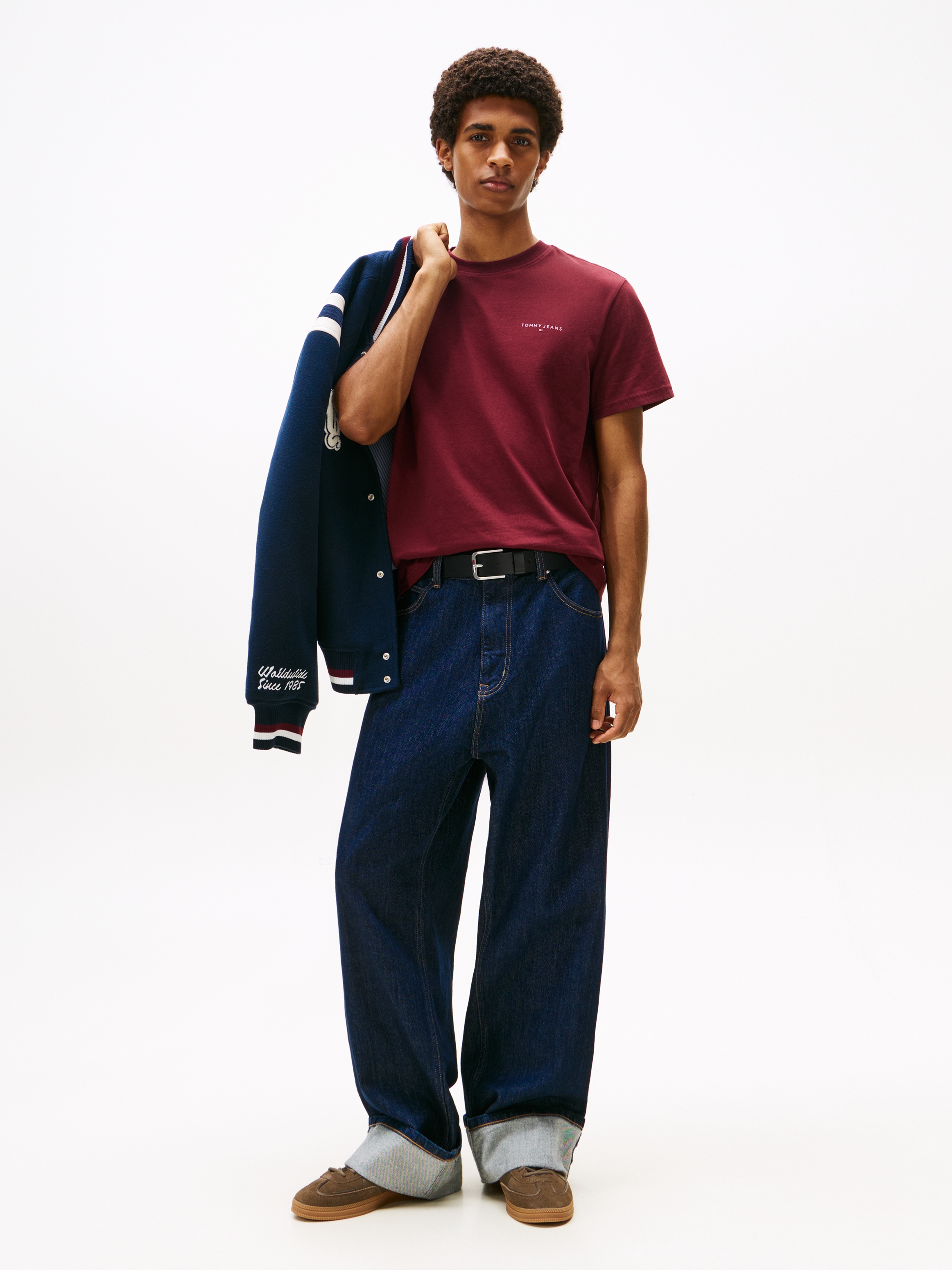 Tommy Jeans T-Shirt »TJM SLIM LINEAR CHEST TEE EXT«, Mit Rundhalsausschnitt