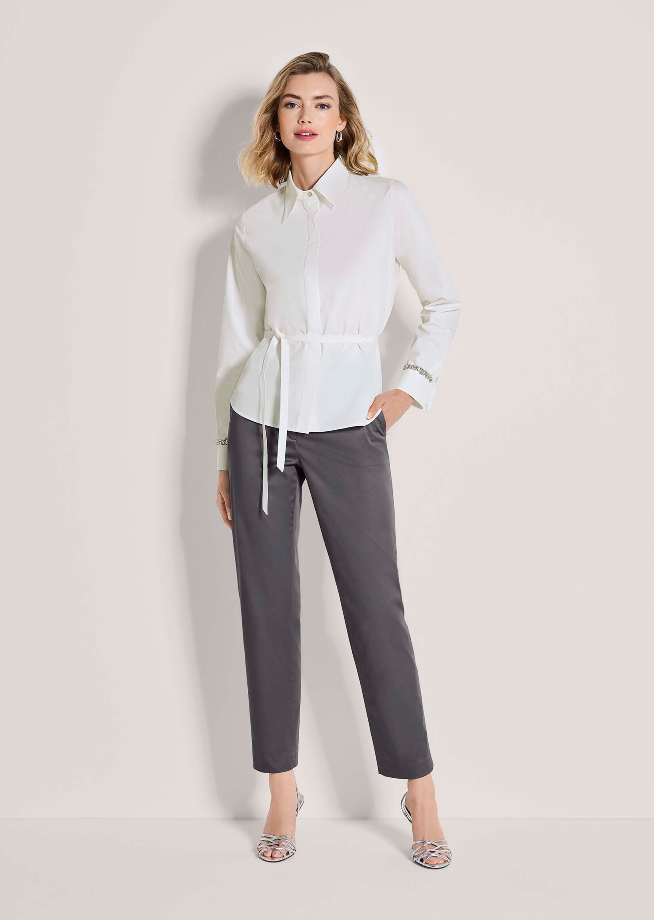 MADELEINE Langarmbluse »Hemdbluse Baumwollbluse mit Bindeband« Bluse mit dekorativen Strasssteinen auf der Manschette und Bindeband in der Taille