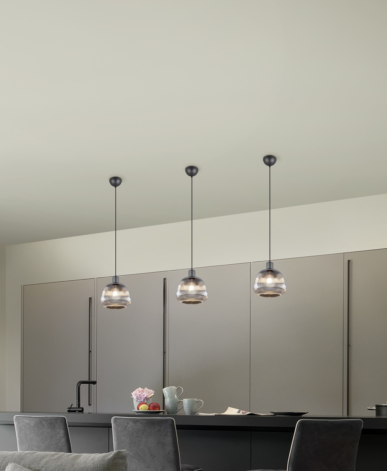 TRIO Leuchten Pendelleuchte »TARIFA, 1-flammige Hängeleuchte exkl 1xE27 max 25W, Glas Hängelampe« E27 1 Stk. warmweiß - kaltweiß höhenverstellbar max 150cm Glas in Riffeloptik und leicht verspiegelt