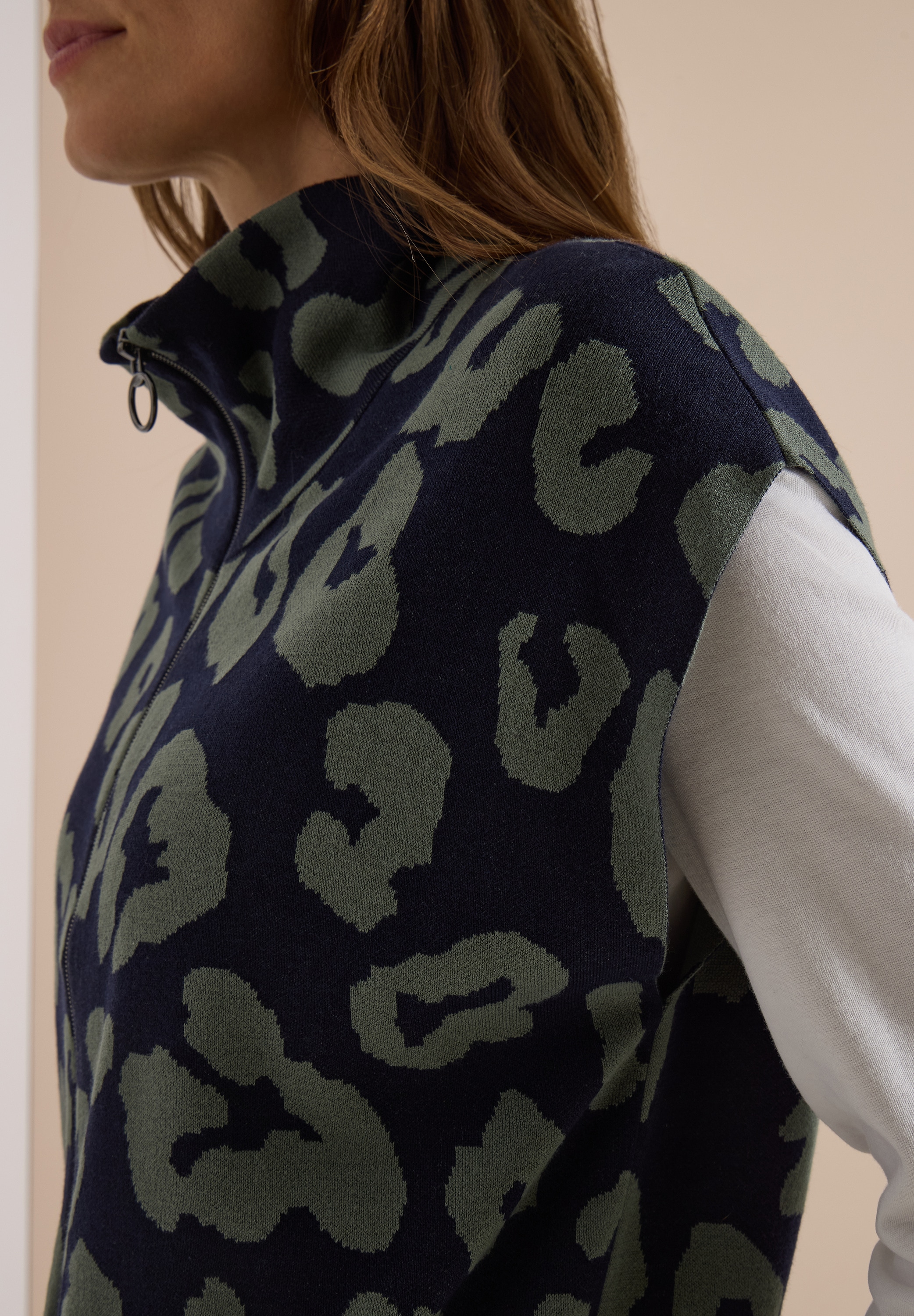 Cecil Strickweste ärmellos, mit Animal Print, großer Kragen