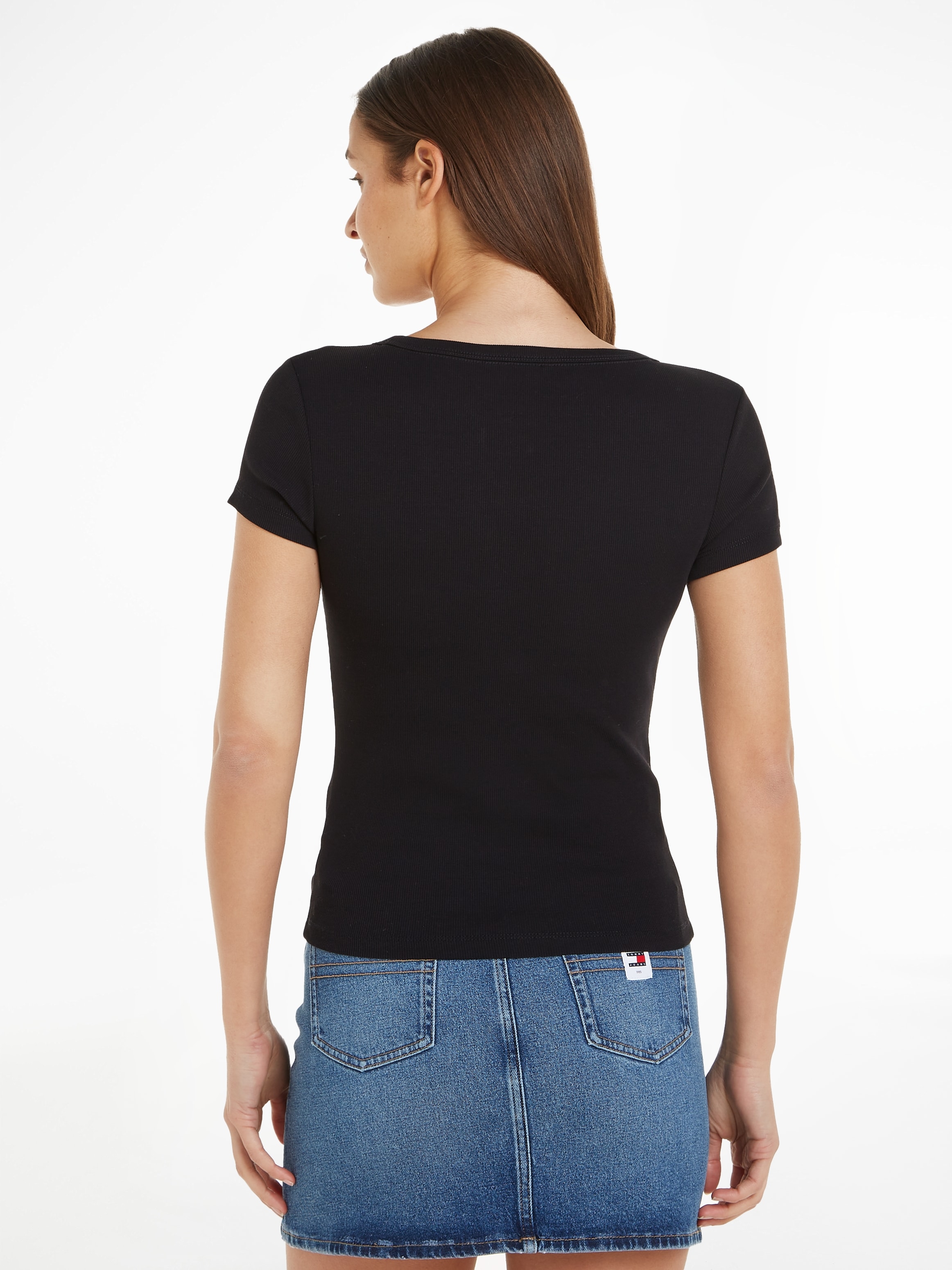Tommy Jeans T-Shirt »TJW SLIM ESSENTIAL RIB V SS«, mit Logostickerei