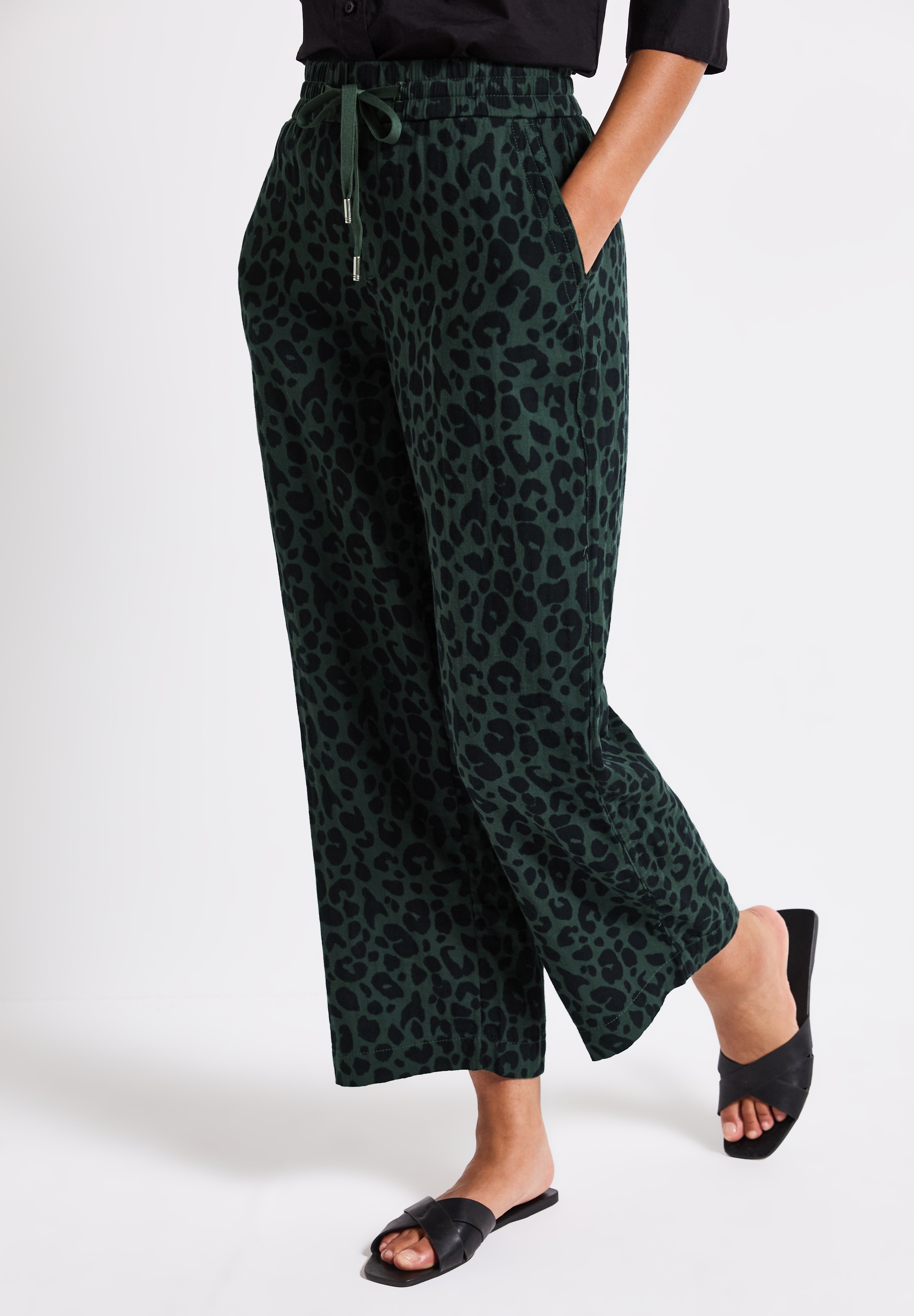 Street One Damen Stoffhose Sommerhose gemustert in grün, Größe 44