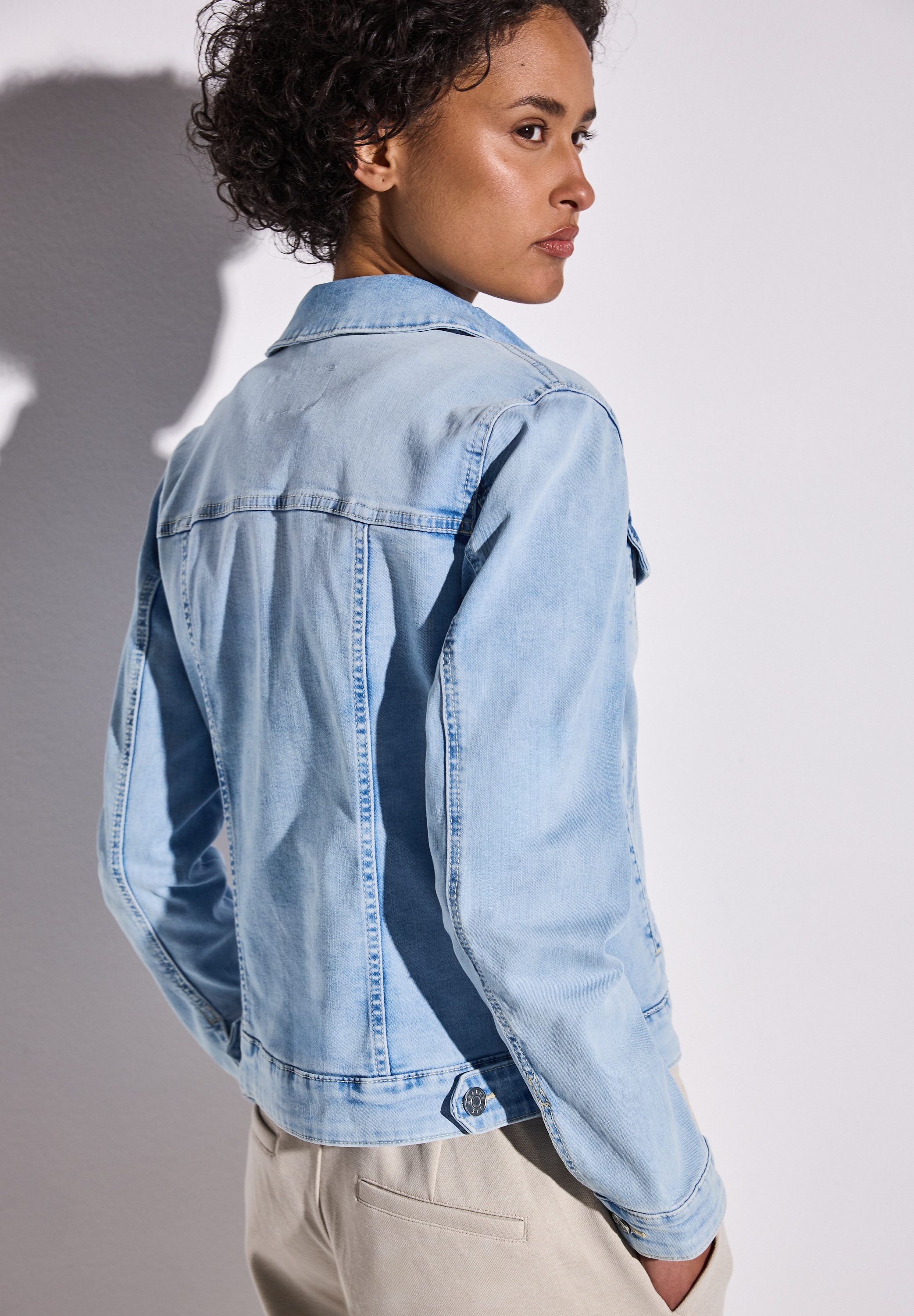 STREET ONE Jeansjacke, ohne Kapuze, im Bleached-Look und mit Knopfleiste