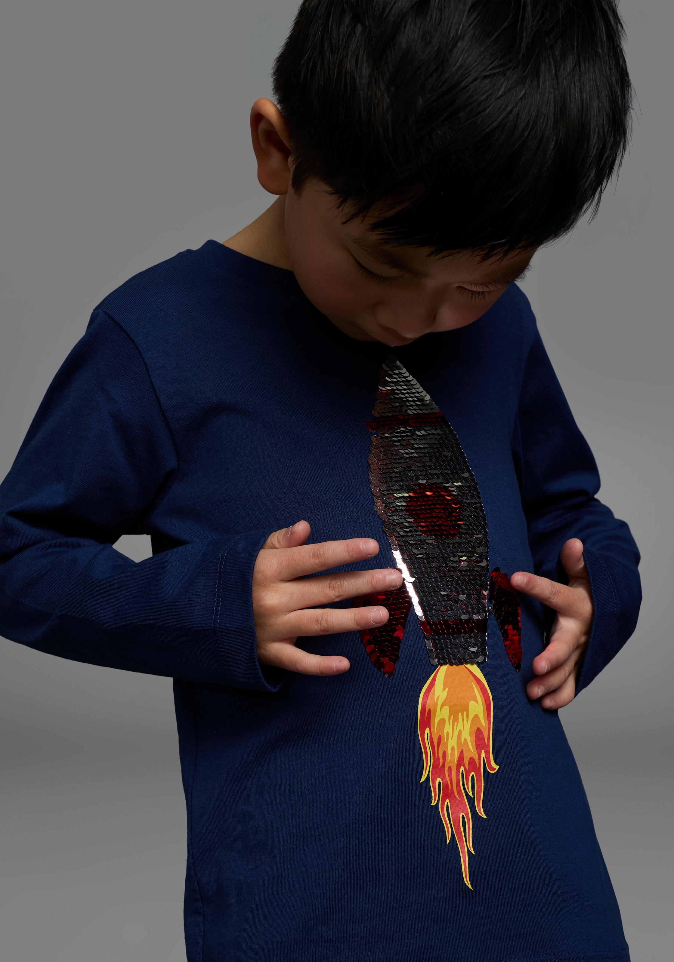 KIDSWORLD Langarmshirt »Rakete aus Wendepailletten«, langärmelige, Basic-Passform, aus Jerseystoff, aus Baumwolle
